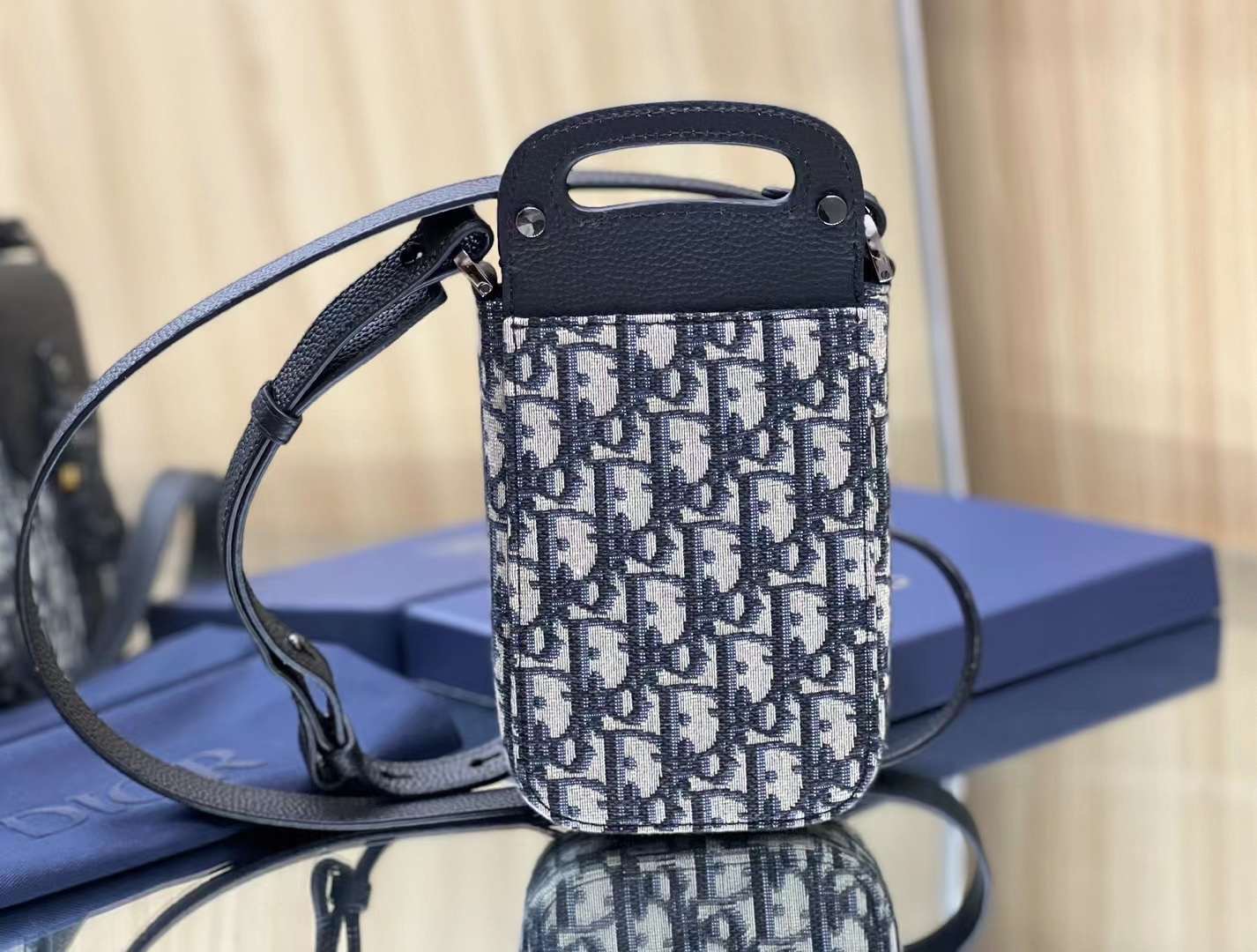 Dior Phone Oblique Bag / Dior Pouch Phone Oblique เกรดเทพออริจินอล ได้ใจหนุ่มๆไปเลยใบนี้!! หลงรักตั้งแต่แรกเห็นมีอยู่จริง!!