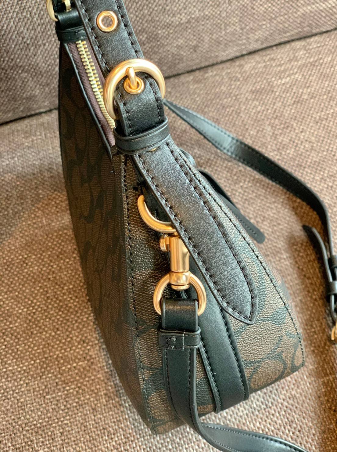 COACH KLEO HOBO BAG ((C7257//C6809//C6807)) พร้อมส่ง คุณภาพเกินเบอร์เลยจ้าา จำนวนจำกัด! กระเป๋าคล้องไหล่หรือสะพายข้างได้ Hobo รุ่นใหม่ล่าสุด ดีไซด์รูปทรงให้ดูเรียลขึ้น หนังแท้นิ่มสวย เปิดปิดกระเป๋าแบบซิปมีหนังห้อยลงมา ภายในกระเป๋าสามารถใส่กระเป๋าเงินใบยาว