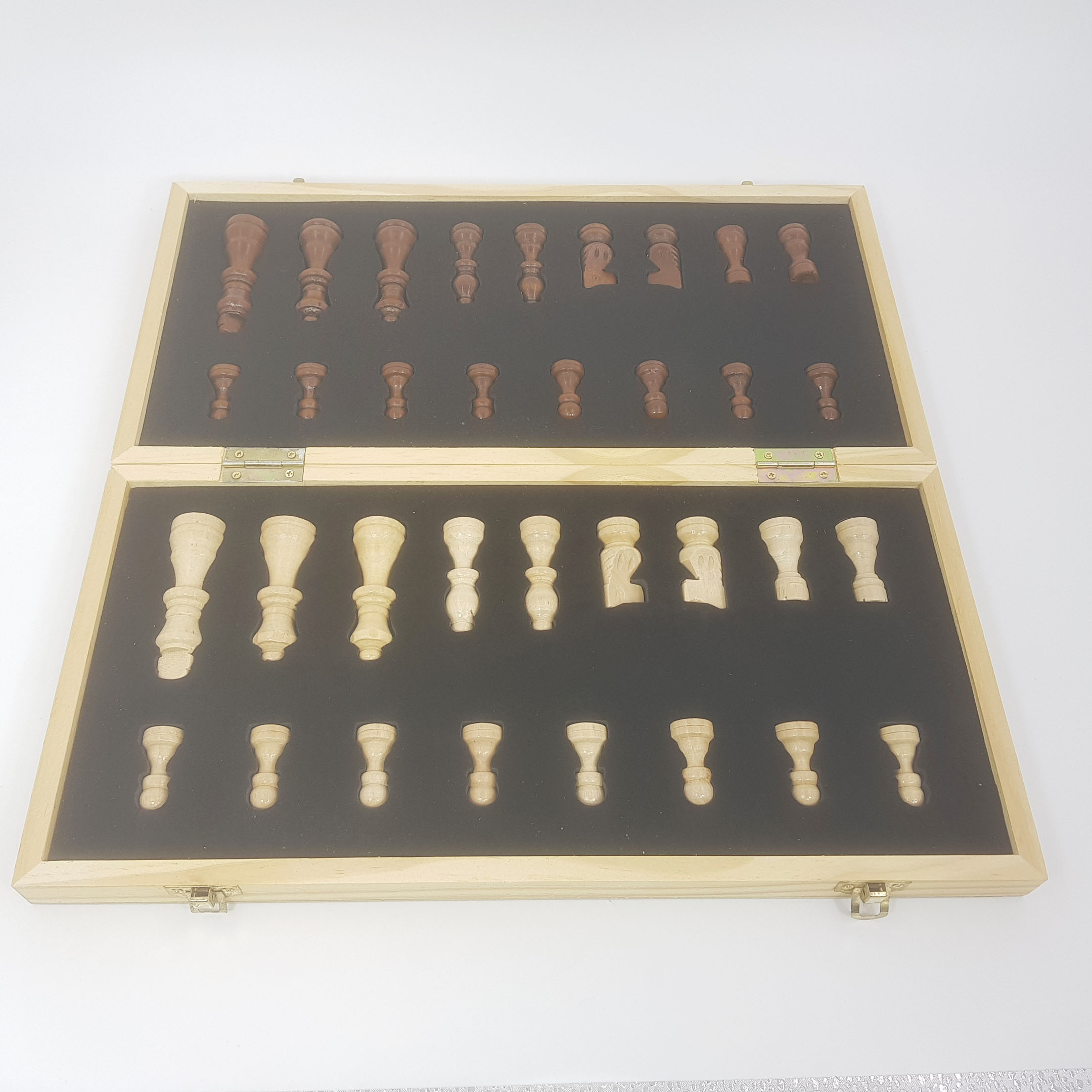 ชุดหมากรุกสากลกระดานพกพาพับได้แบบตัวไม้กระดานไม้ ตัวหมากเป็นแม่เหล็ก