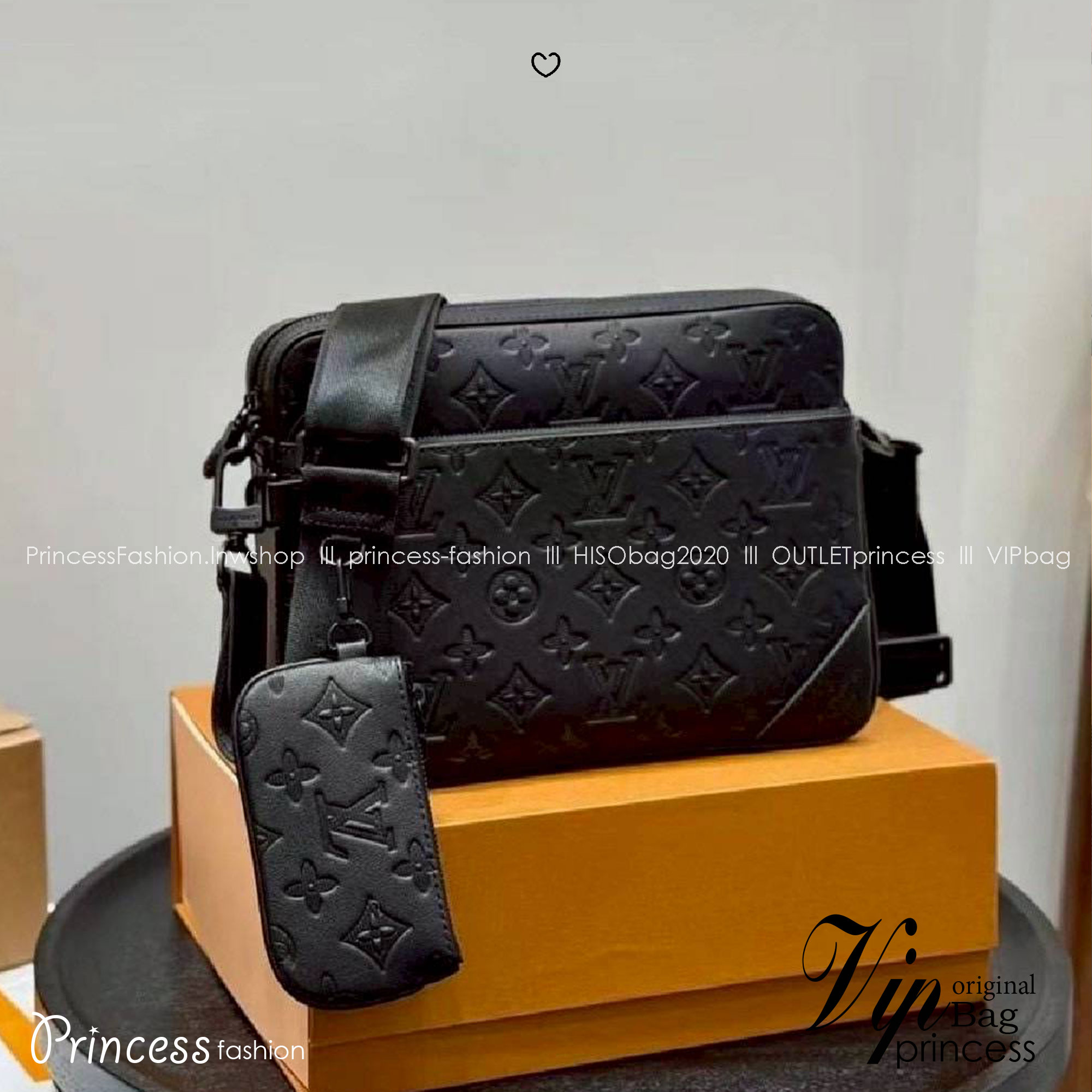 LV Trio Messenger bag Monogram-embossed กระเป๋าสะพายทรงแมสเซ็นเจอร์ ดีไซน์ทันสมัยในโทนสีสปอร์ต สีดำสุดคลาสสิกไฮคลาสอย่างลง ไอเท็มที่หนุ่มๆต้องไม่พลาด
