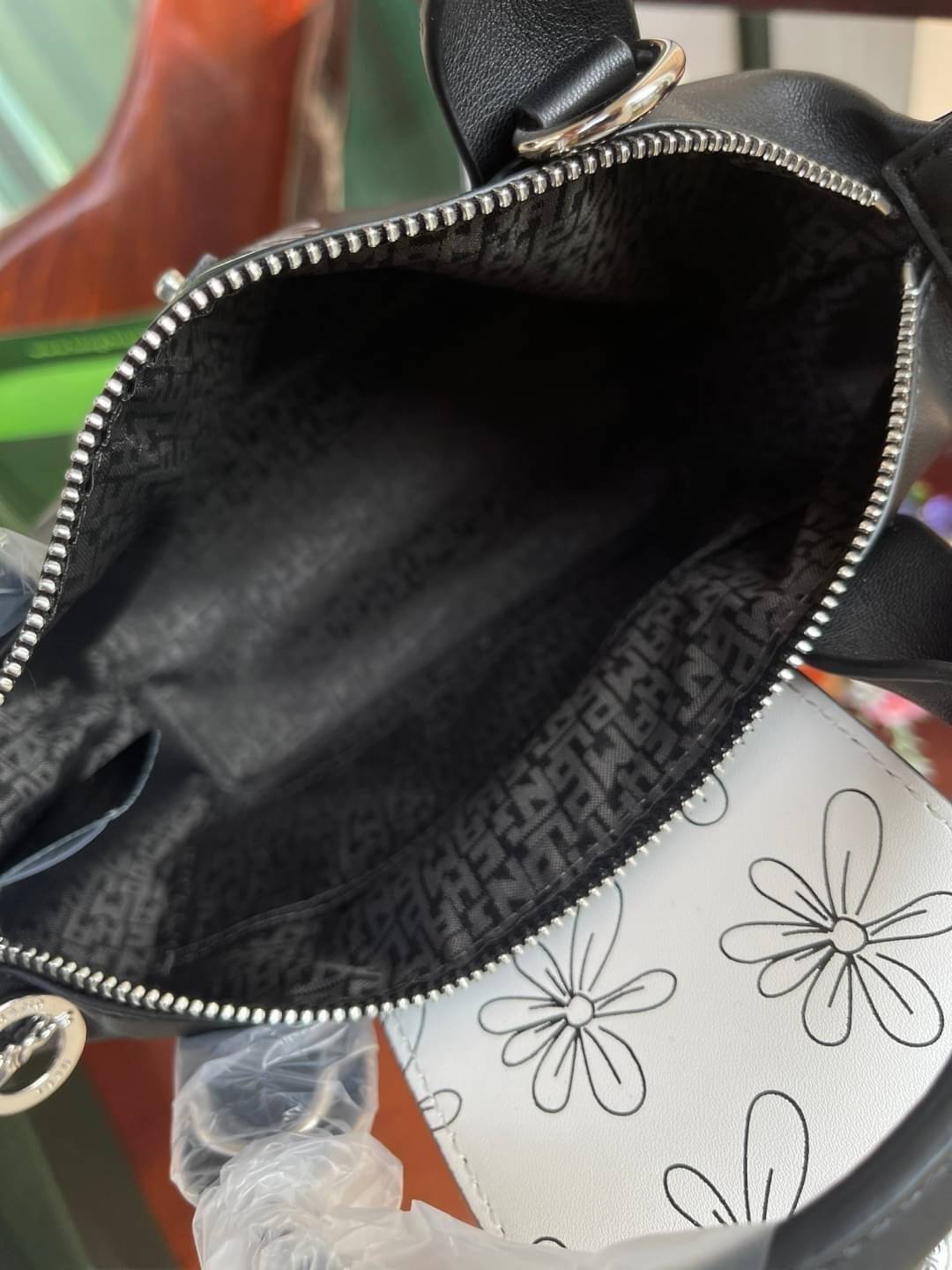 Longchamp year of the Ox Capsule / Longchamp Year of OX LE PLIAGE CUIR TOP HANDLE BAG XS ต้อนรับปีวัวด้วยคอลเล็คชั่นพิเศษ วัสดุหนังเมทิส (Metis) หรือหนังแกะเนื้อนุ่มมาพร้อมหูจับขนาดสั้นเหมาะถนัดมือ