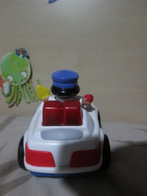 Fisher Price Little People Policeman's Car ของเล่นเสริมพัฒนาการสำหรับเด็กมือสอง