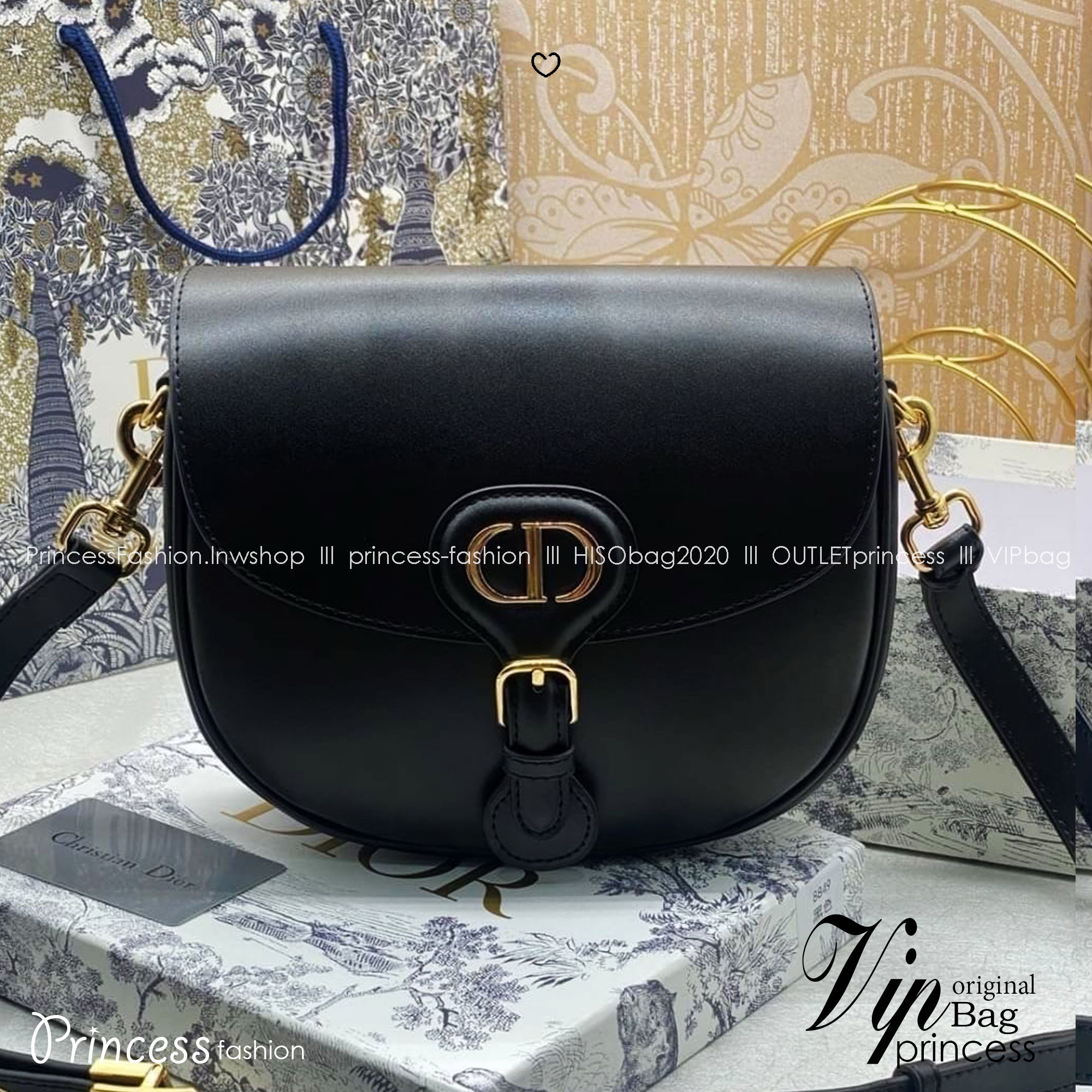 Dior Bobby Medium Bag Dior Oblique jacquard fabric in blue กระเป๋าสะพายทรงโฮโบรุ่นยอดนิยม คลาสสิคสุดหรู ด้วยเส้นสายที่ประณีตและสัดส่วนที่กลมกลืนลงตัวอย่างสวยงาม เกรดท็อปออริ ใช้งานต่างประเทศได้