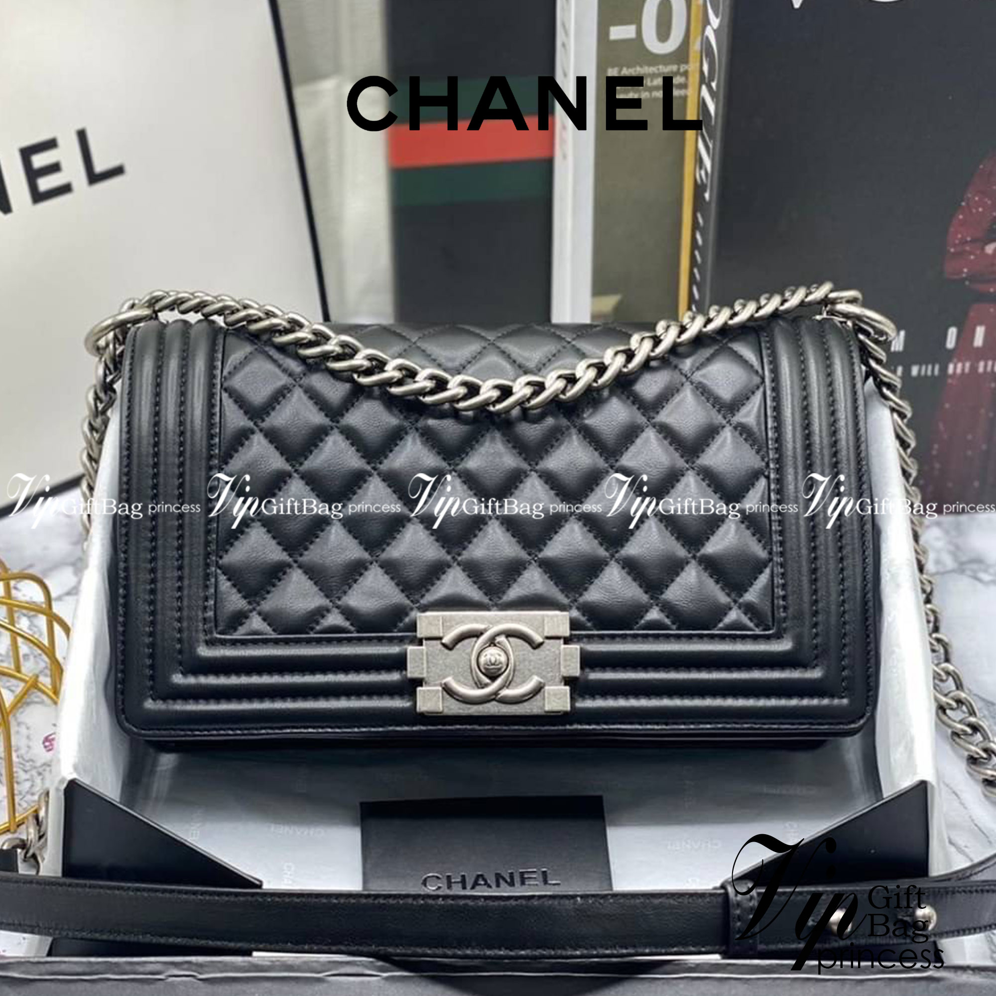 หนังแท้ CHANEL BOY 10" หนังเรียบ อะไหล่เงิน/ทอง พร้อมส่งที่ไทย หนังลูกวัวแท้ อะไหล่โลหะสีรูทีเนียม สวยคลาสสิกทุกยุคสมัย เกรดออริจินอล 1:1 ภาพสินค้าถ่ายจากงานขายจริง ใช้งานต่างประเทศได้