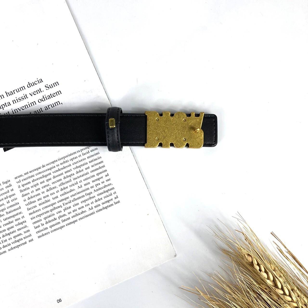 VIP 🥂 DIOR Belt เข็มขัดดิออร์สุดหรูสายหนังแท้ เป็นรุ่นตามหาเลยค่า งานสวยมาก ภาพถ่ายจากงานขายจริง โลโก้ 3D Gold metal เข้าได้กับทุกลุ๊คสไตล์การเเต่งตัว สวยหรูดูดีมีระดับ ไอเท็มนี้แนะนำเลยค่าา มาน้อยรีบๆ หน่อยน้าา