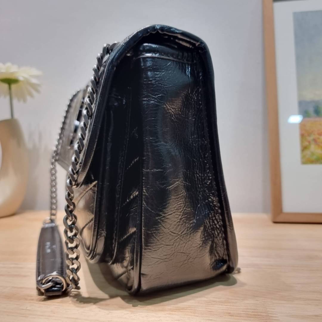 YSL niki baby chain bag in crinkled vintage leather / Yves Saint laurent shoulder bag กระเป๋าสะพายทรงคลาสสิค สุดฮอต ที่ใครๆก็ต้องมีใช้ ดีไซน์เรียบหรู วัสดุหนังลายวินเทจสัมผัสดี