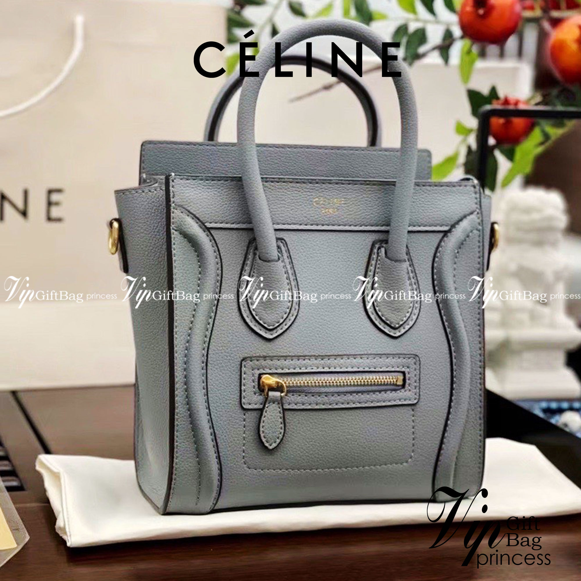 พร้อมส่งรุ่นยอดฮิต!! CELINE HANDLE BAG VIP / Celine Nano Luggage Bag กระเป๋าหนังแท้ ขนาดกำลังดี เปิดปิดด้วยซิปอะไหล่ทองมีที่จับหนัง ด้านในกว้าง มาพร้อมช่องซิปอีกช่อง เป็นอีกทรงที่ฮิตมานานข้ามปี มาพร้อมสายยาวสะพายแบบ CROSSBODYได้ หรือจะถือออกงานก็สวยหรูอีก