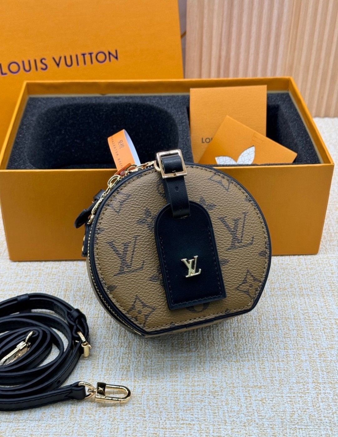 สลับแท้ Top ORI | LV Mini Boite Chapeau / lvpetite กระเป๋าคาดเอว พร้อมสายสะพายข้างได้ หนังแคนวาสแท้ เกรดดีสุด 🤍 เกรดเทพออริจินอล สลับแท้ 1:1 ภาพถ่ายจากงานขายจริง ใช้งานต่างประเทศได้