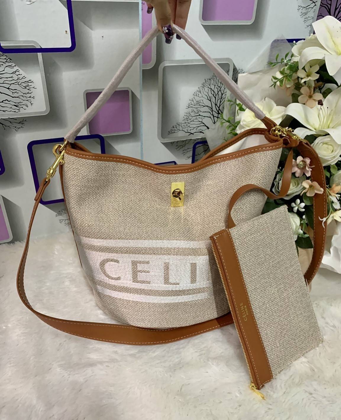 VIP 🥂 CELINE TEXTILE BUCKET BAG VIP / Celine Bucket Bag Beige / Tan วัสดุ Textile Canvas & CalfSkin ดีไซน์ทรง Bucket มาพร้อม Clutch ใบเล็กเข้าชุด ซื้อ 1 ได้ถึง 2 เป็นอีกหนึ่งรุ่นฮิตกันมาก งานสะไตล์วินเทจ ขนาดกำลังดี ผ้าเนื้อหนาค่ะ งานสวยตั้งอยู่ทร