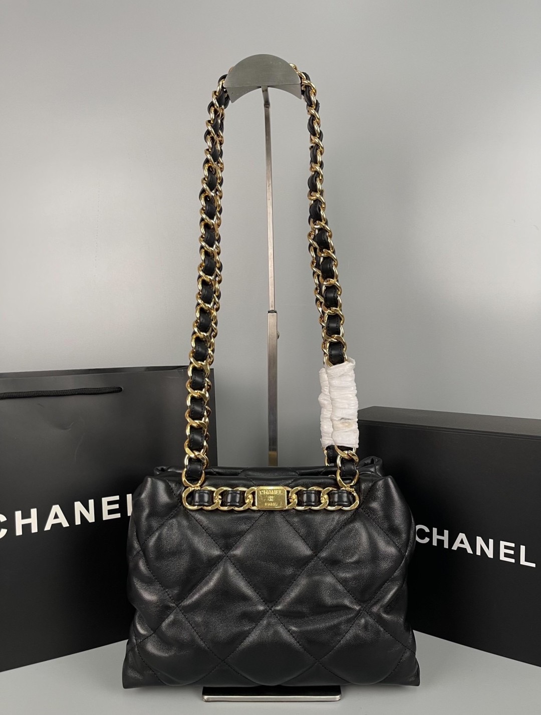 Chanel Black Lambskin Quilted Small Shopping Shoulder Bag / CHANEL SMALL TOTE SHOPPING BAG กระเป๋าสะพายคลาสสิก ดีไซส์เรียบสุดหรู จุของได้เยอะ เกรดวีไอพี 1:1 เกรดดีสุด ผ่านทุก ตม ใช้งานต่างประเทศได้