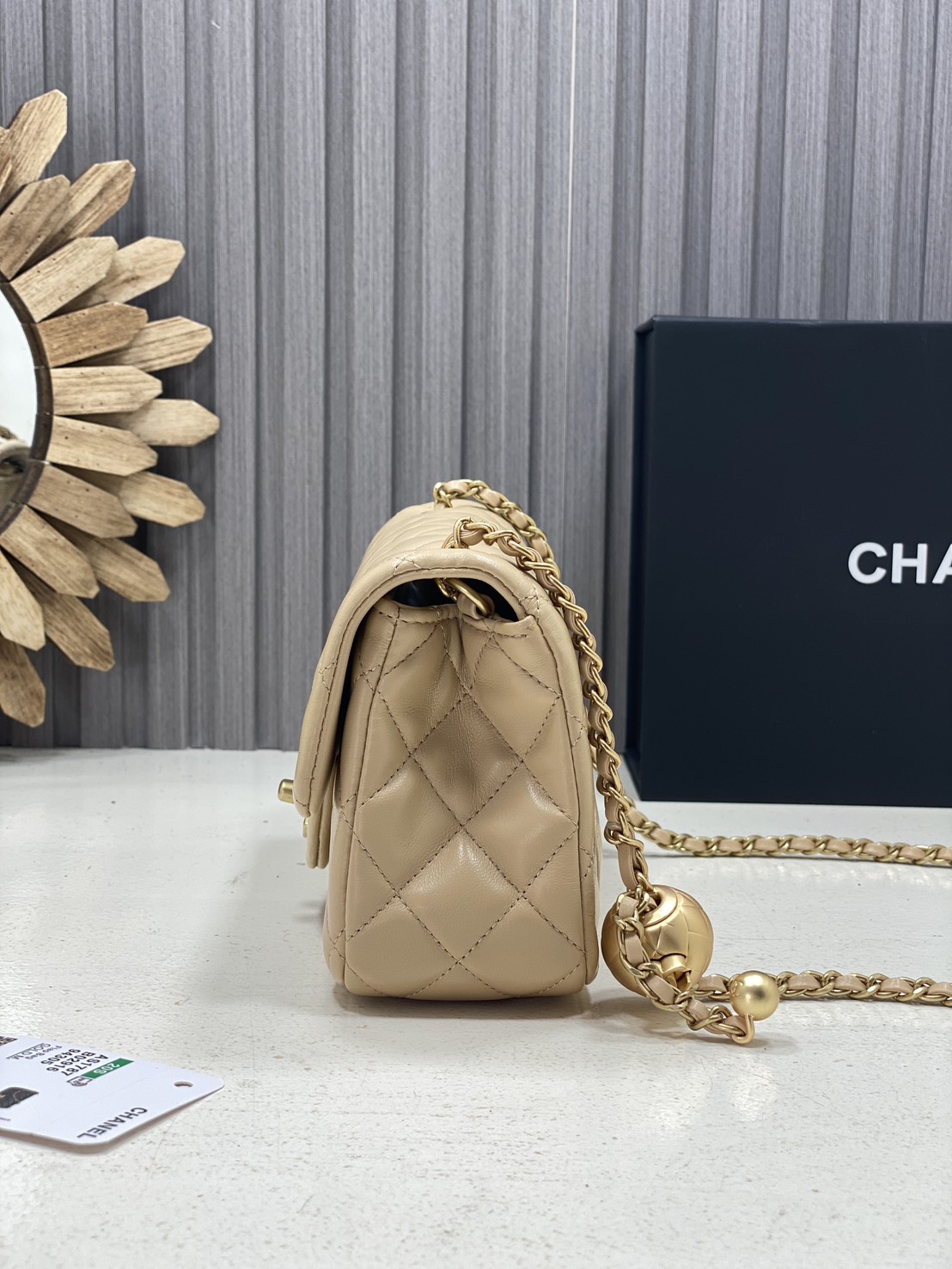 ORI หนังแท้ | Chanel Classic Flap Bag กระเป๋าสะพายรุ่นคลาสสิก สายประดับบอลโลโก้สวยหรูอะไหล่สีทองสวยงาม