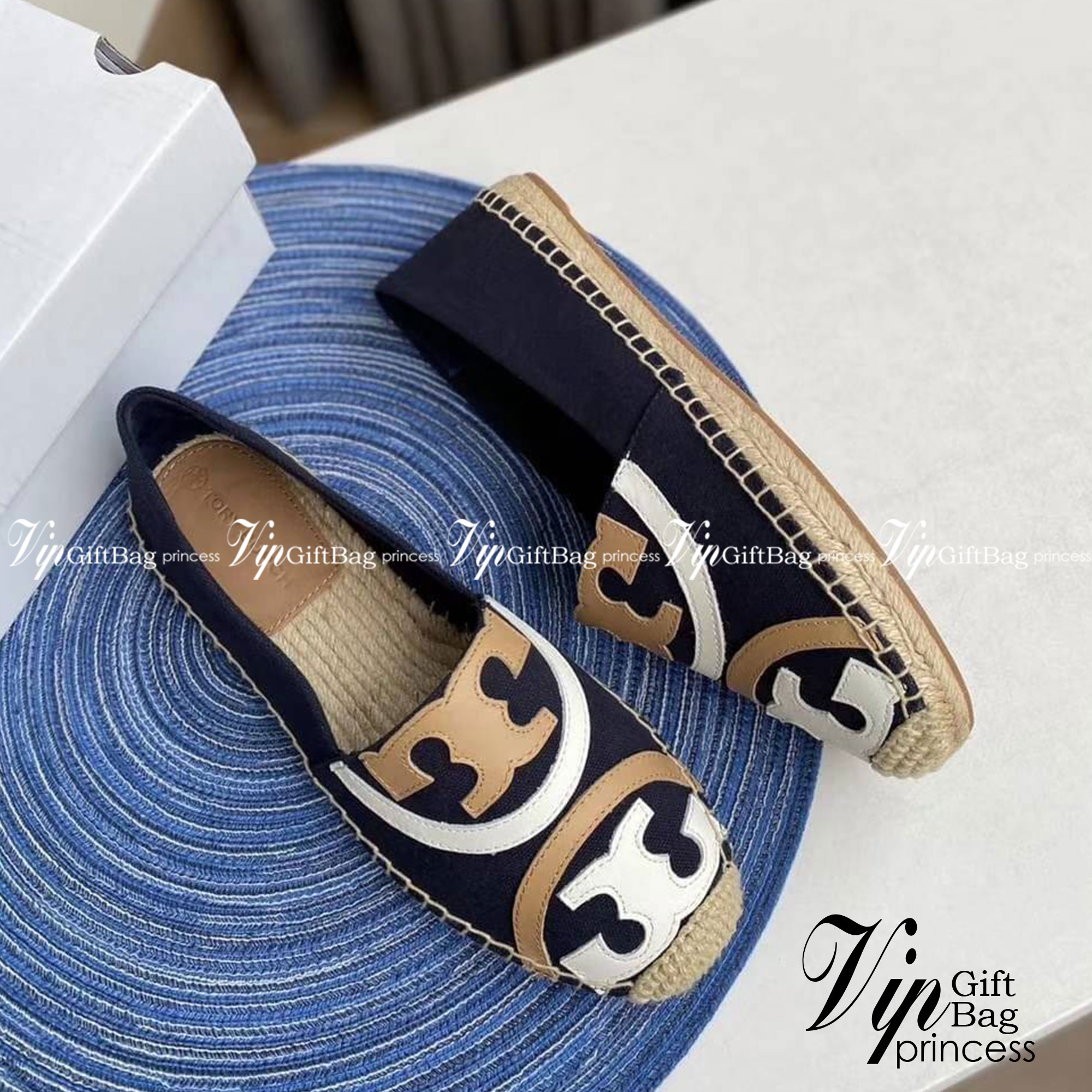 Tory Burch Espadrilles / Tory burch Poppy Espadrille Canvas / TORY BURCH SHOES เกรดออริจินอล พร้อมส่ง ภาพถ่ายจากสินค้าจริง ใช้งานต่างประเทศได้