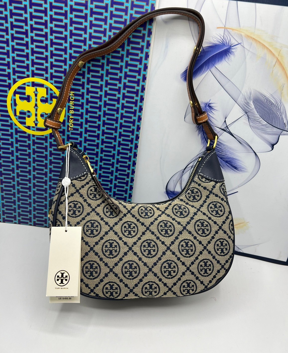 Tory Burch T Monogram Raffia Crescent Bag กระเป๋าสะพายโฮโบ ดีไซน์ทันสมัย เกรดออริ สลับแท้ 1:1 ใช้งานต่างประเทศได้