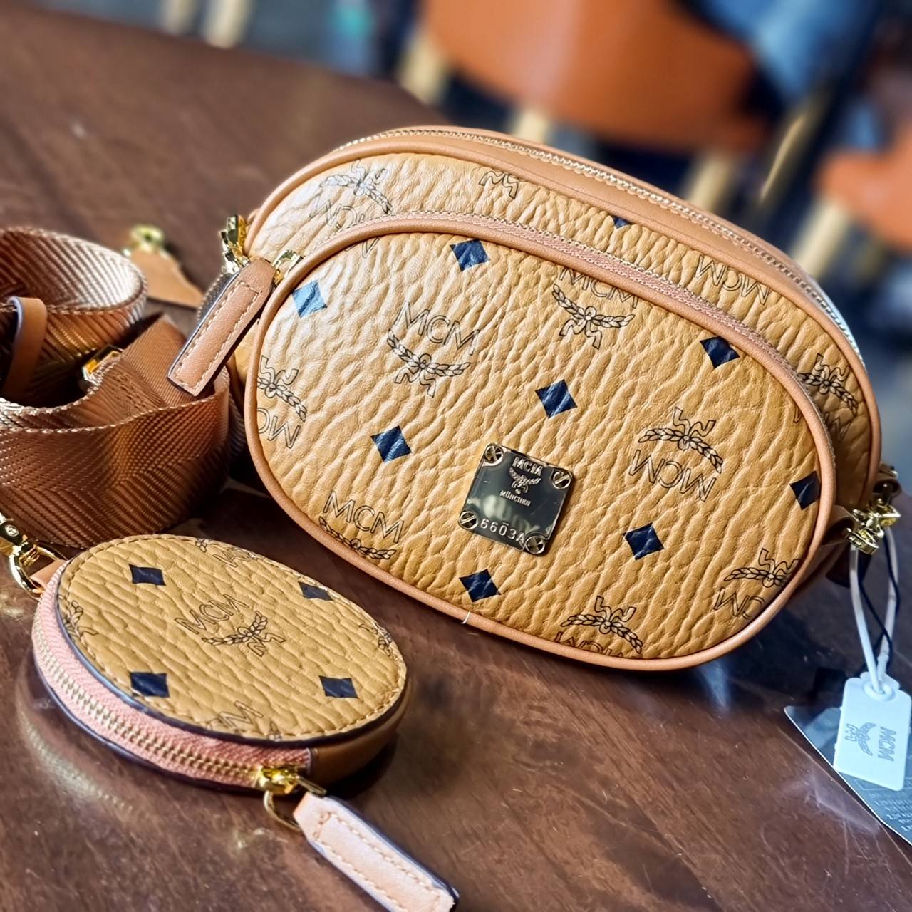 M.C.M ESSENTIAL MULTI POCHETTE BAG IN VISETOS หยุดไม่อยู่จริงๆ!! กระเป๋าสะพายมัลติฟังก์ชั่น เป็นไอเท็มที่รวมฟังก์ชั่นการใช้งานที่หลากหลายไว้ในรุ่นเดียว ดีไซน์กระเป๋าทรง pouch 3 ชิ้น สุดคุ้ม สามารถประกอบเข้าด้วย หรือแยกชิ้นใช้งานได้หมด