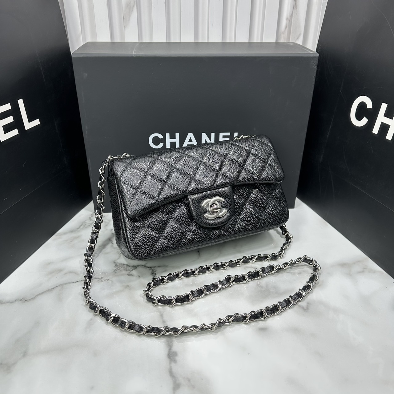 ORI หนังแท้ | CHANEL Classic 20cm shoulder bag กระเป๋าสะพายรุ่นยอดนิยม หรูหราระดับตำนาน สวยงามเหนือกาลเวลา