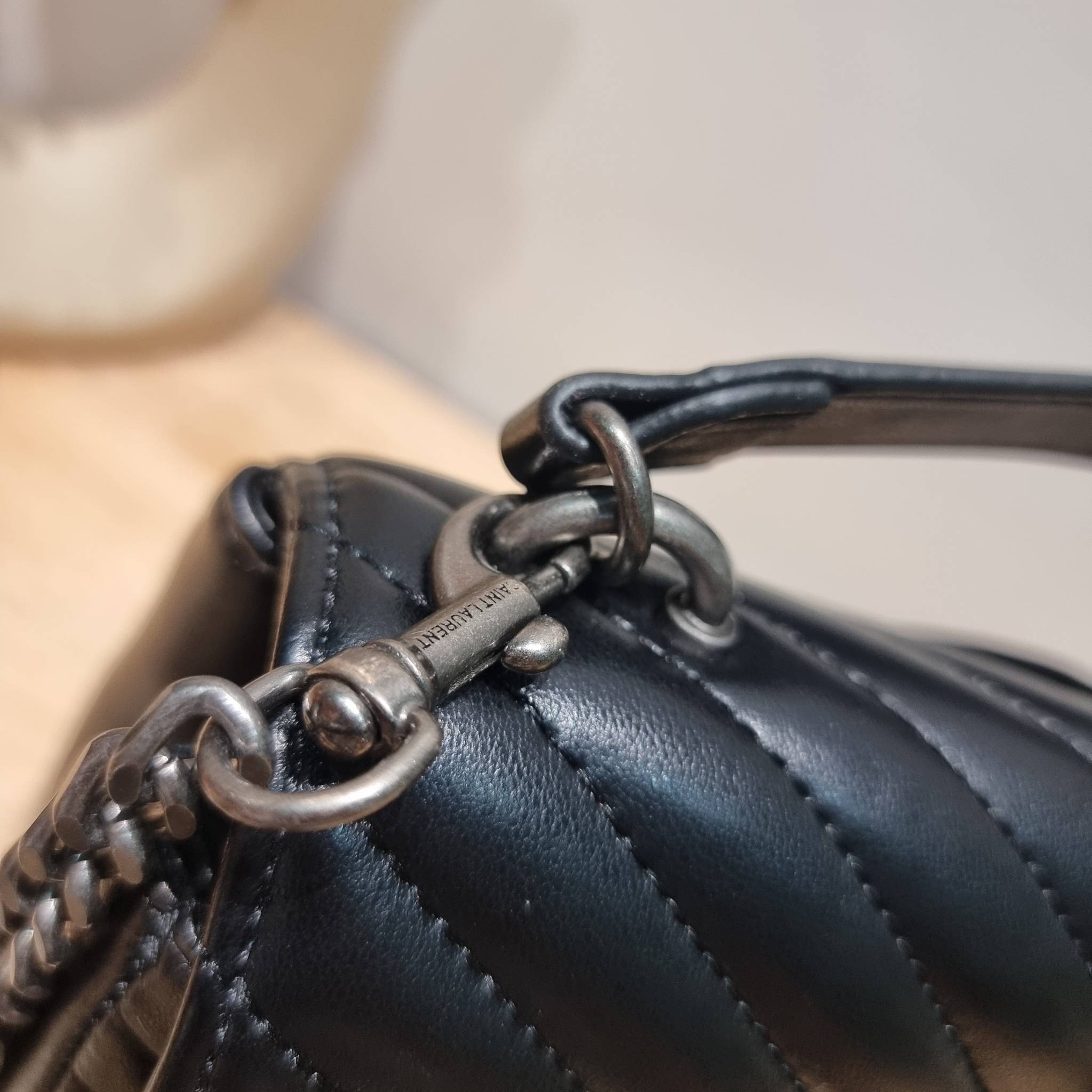 YSL College Medium Bag / Yves Saint laurent crossbody boutique กระเป๋าสะพายไหล่ ดีไซน์ทรงสวยหรู พิเศษ แถมฟรี พวงกุญแจห้อยเอกลักษณ์แบรนด์