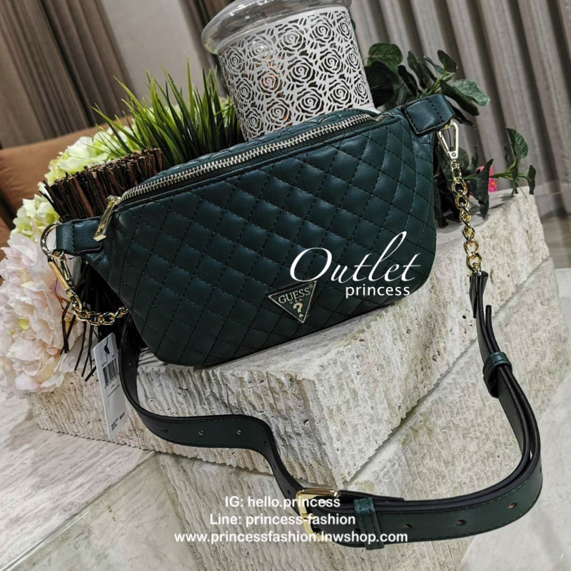 Guess Woman Factory Belt Bag กระเป๋าสะพาย/คาดเอว/คาดอก รุ่นใหม่ดีไซน์ยอดนิยมจาก GUESS FACTORY วัสดุหนังเเกะสังเคราะห์เนื้อหนานิ่มลายตาราง เปิดปิดด้วยซิปสะดวกใช้ ด้านหน้ามีโลโก้ ภายในมีโลโก้และช่องซิป มาพร้อมสายสะพายให้เลือกใช้ถึง2แบบไม่จำเจ ทั้งสายโซ่และส