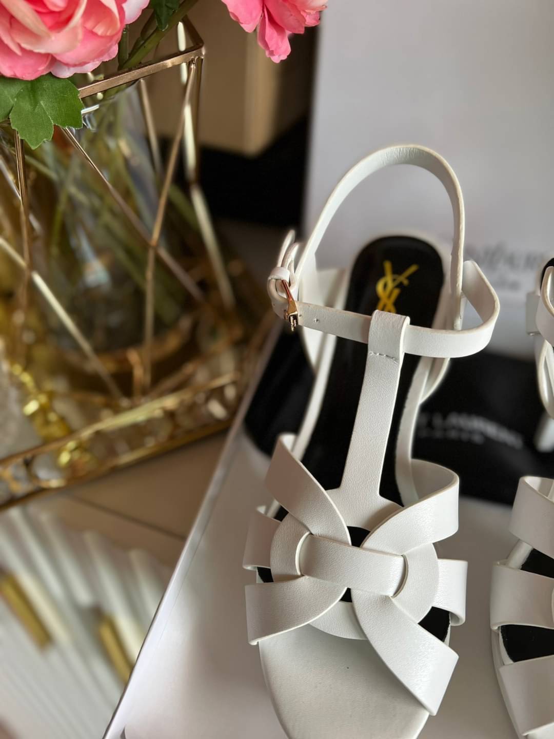 YSL TRIBUTE HEEL / SAINT LAURENT TRIBUTE HEEL / YSL HIGH HEEL เกรดออริจินอล รองเท้าส้นสูงแบรนด์หรู ที่สาวๆ ทุกคนควรมี ไว้ออกงานหรือใส่ทำงานได้ คู่นี้คือปังได้ตลอดกาล เพิ่มความสูงเพรียว สวยหรูมากค่ะ