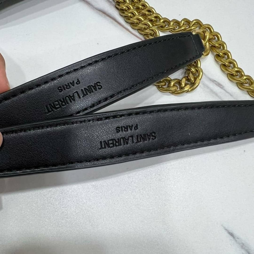 VIP 🥂 YVES SAINT LAURENT Loulou Puffer Small shoulder bag 12" / YSL Loulou Puffer quilted leather มามุงค่าา ใครเล็งใบนี้มาแล้วน้า งานหนังสวยสมการรอคอย มาแบบครบเซ็ทพร้อมถุงผ้าและกล่อง นอกจากจะซื้อมาใช้เองแล้ว ก็เหมาะซื้อเป็นของขวัญให้คนรู้จักเ