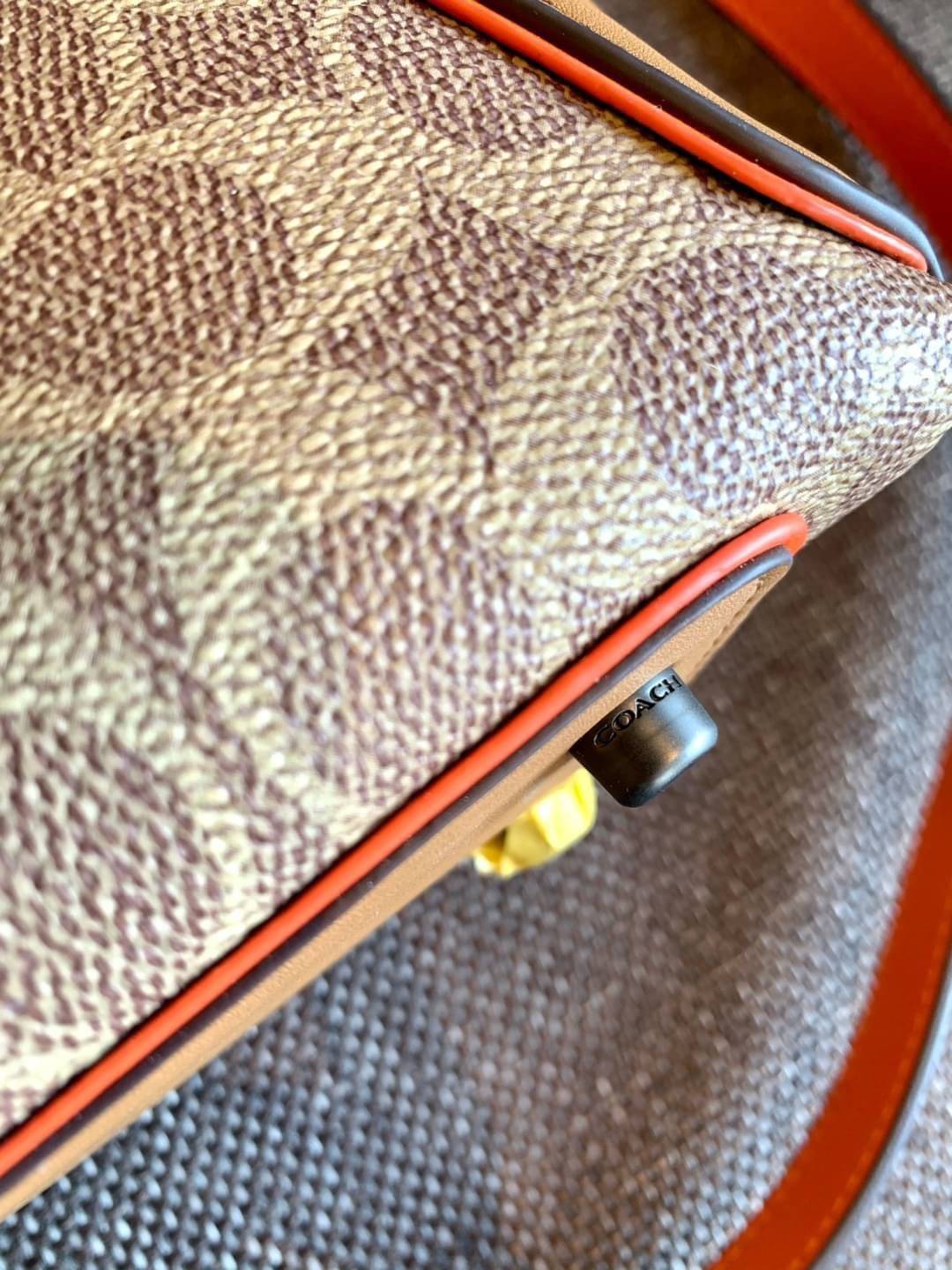 COACH COURIER CARRYALL 23 IN COLORBLOCK SIGNATURE CANVAS พร้อมส่ง 7 แบบ พร้อมส่ง ลุคดูไฮสุดๆค่ะ! กระเป๋าสะพายหนังหรูหราและคลาสสิค หนังแท้ชั้นดีที่สุด น้ำหนักเบา หนังสวยมากก สัมผัสแล้วหลงรักแน่นอนจ้าา😘