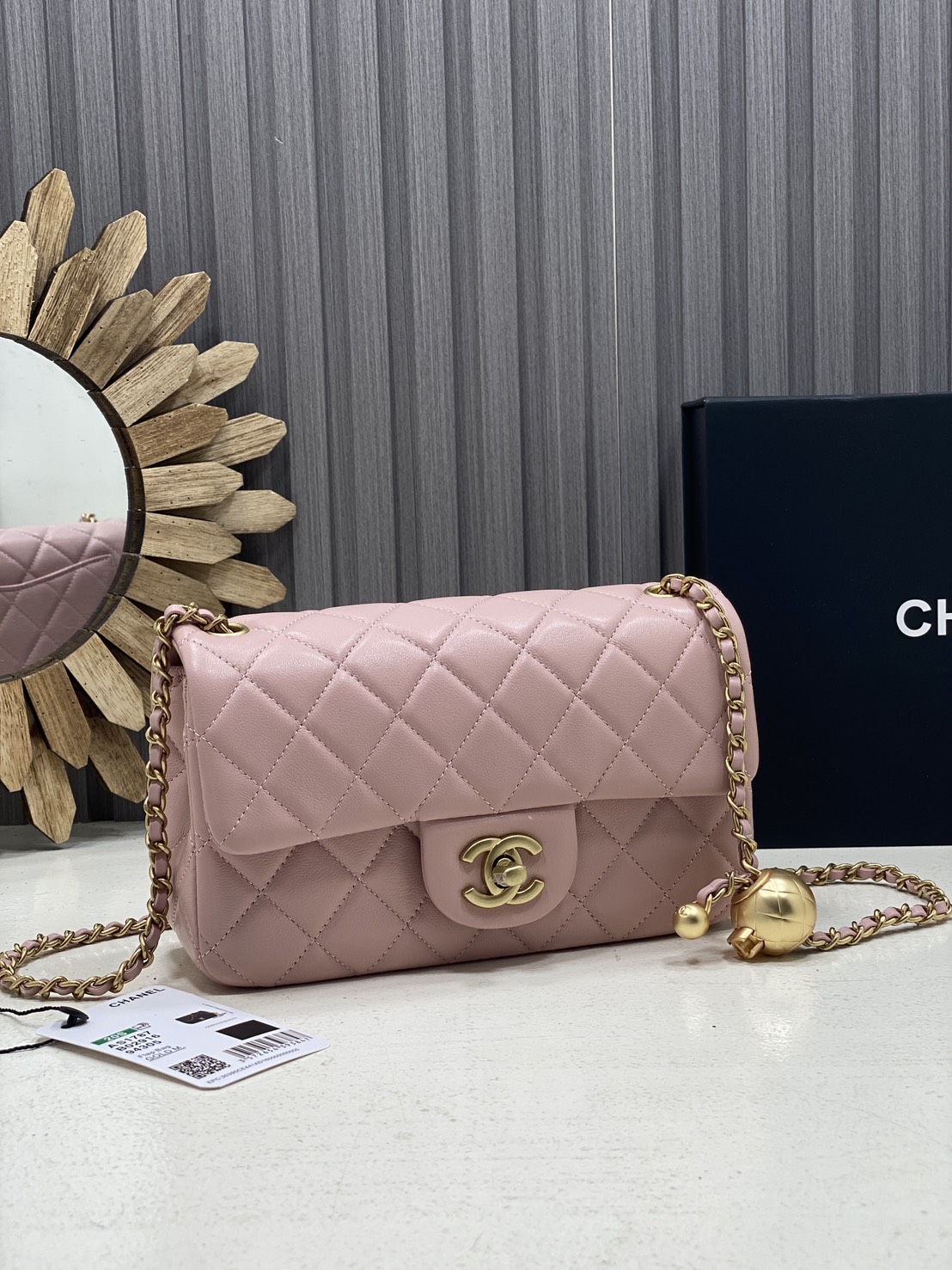 ORI หนังแท้ | Chanel Classic Flap Bag กระเป๋าสะพายรุ่นคลาสสิก สายประดับบอลโลโก้สวยหรูอะไหล่สีทองสวยงาม