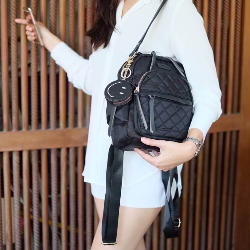 👍 กระเป๋าเป้!!! ทรงน่ารักมากๆๆๆ จากแบรนด์ KEEP รุ่น Rouget backpack ใบนี้ มีสายสั้นสำหรับสะพายไหล่ให้ด้วยคะ +พวงกุญแจ smile bag รุ่นพิเศษ