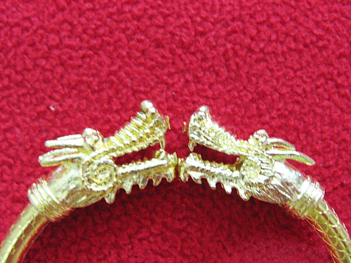 กำไลข้อมือหัวมังกรเนื้อทองเหลือง แบบ1ค่ะ