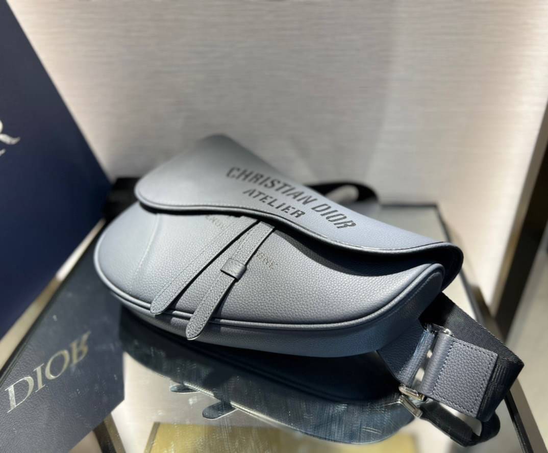 Dior Saddle Atelier bag / DIOR DARK GRAY GRAINED CALFSKIN WITH ATELIER SIGNATURE SADDLE BAG / Dior men saddle bag เกรดเทพออริจินอล หนังแท้ ภาพถ่ายจากสินค้าจริง ใช้งานต่างประเทศได้