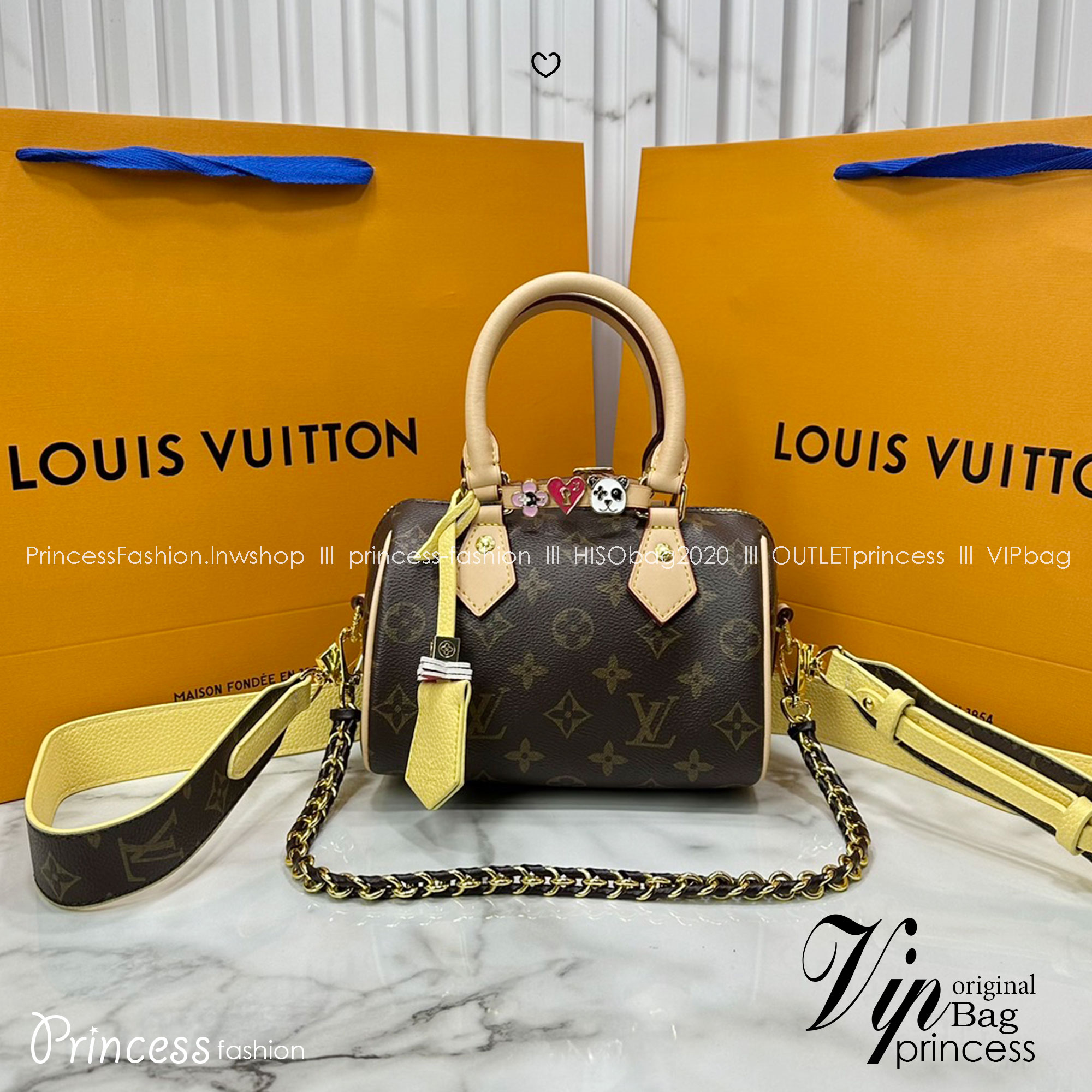 LV Speedy Bandoulière 7" Bicolor Monogram Bag / LV Keepall Bag น้องกระเป๋าทรงหมอนไซส์มินิน่ารัก ดีไซน์น่าใช้มากๆ โทนสีใหม่สวยคลาสสิค รูปทรงโดดเด่น ภายในเป็นช่องกว้าง มาพร้อมสายสะพาย ใบจริงสวยเกินเบอร์!! ไม่ผิดหวังจ้า
