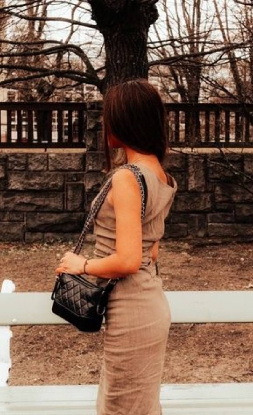 9" CHANEL SHOULDER BAG / CHANEL GABRIELLE HOBO BAG ไซส์คลาสสิค กระเป๋าสะพายข้าง/ไหล่ หนังแท้ นิ่ม หรู มาพร้อมพวงกุญแจสัญลักษณ์แบรนด์ อะไหล่พร้อมโซ่สะพายสีทองสลับสีเงินรมดำ สามารถสะพาย crossbody หรือสะพายไหล่ได้หมด สะพายแล้วขับผิวมากๆ เปิด-ปิดกระเป๋าด