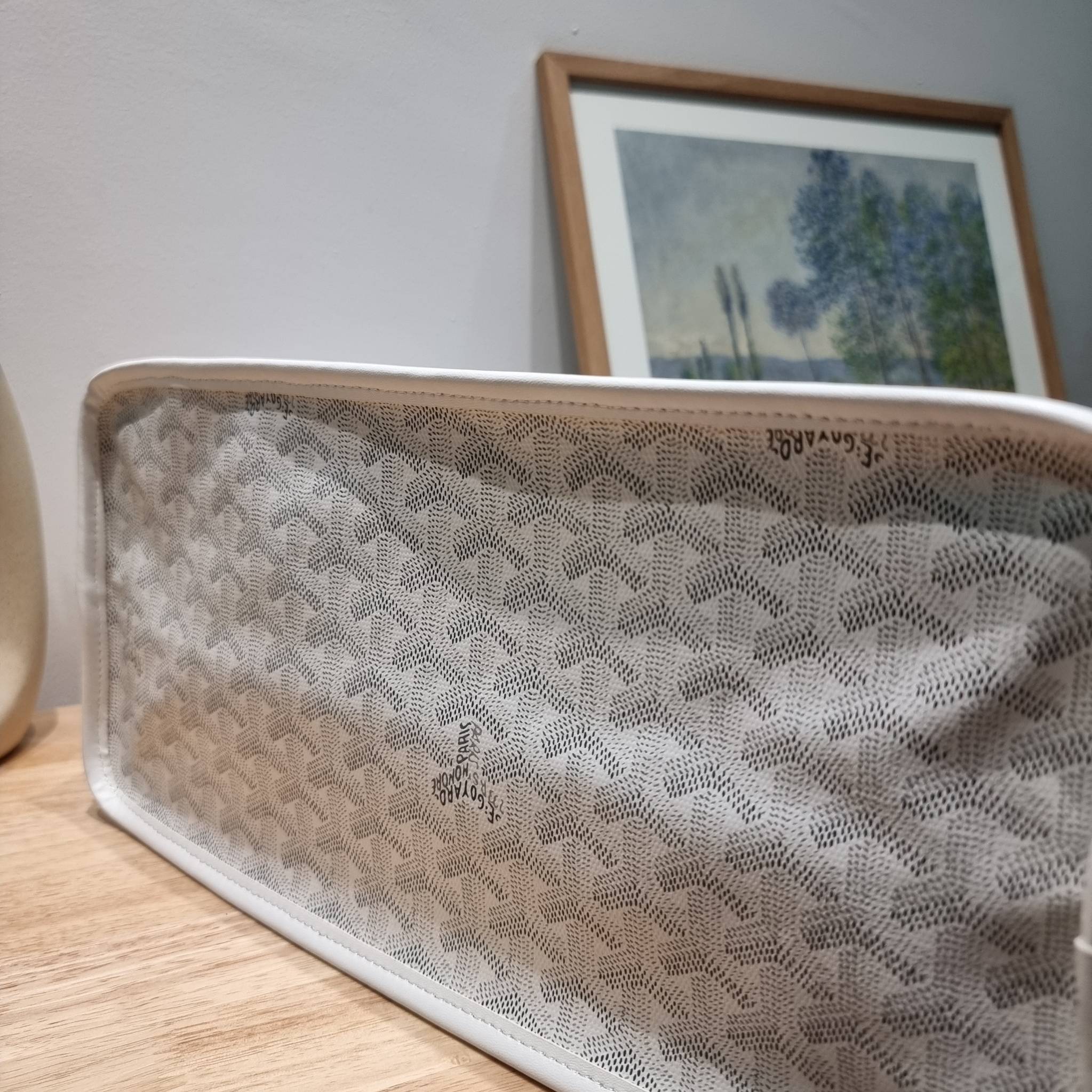 GOYARD ANJOU REVERSIBLE TOTE กระเป๋าสะพายทรงโท้ท ใบใหญ่จุใจ!! กลับด้านใช้ได้ทั้ง 2 ด้าน มาครบสีขายดี เลิศทุกสี รูปทรงคลาสสิค ดีไซน์เป็นเอกลักษณ์