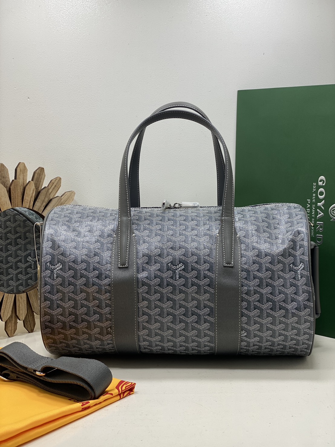 ORI หนังแท้ | Goyard Barrel 40 Sports Bag กระเป๋าสะพายทรง Keepall ใบใหญ่ ดีไซน์สปอร์ต ภายในโล่งกว้าง จุของได้เยอะ มีหูจับด้านบน เพิ่มฟังชั่นหูหิ้วด้านข้าง สะดวกใช้งาน