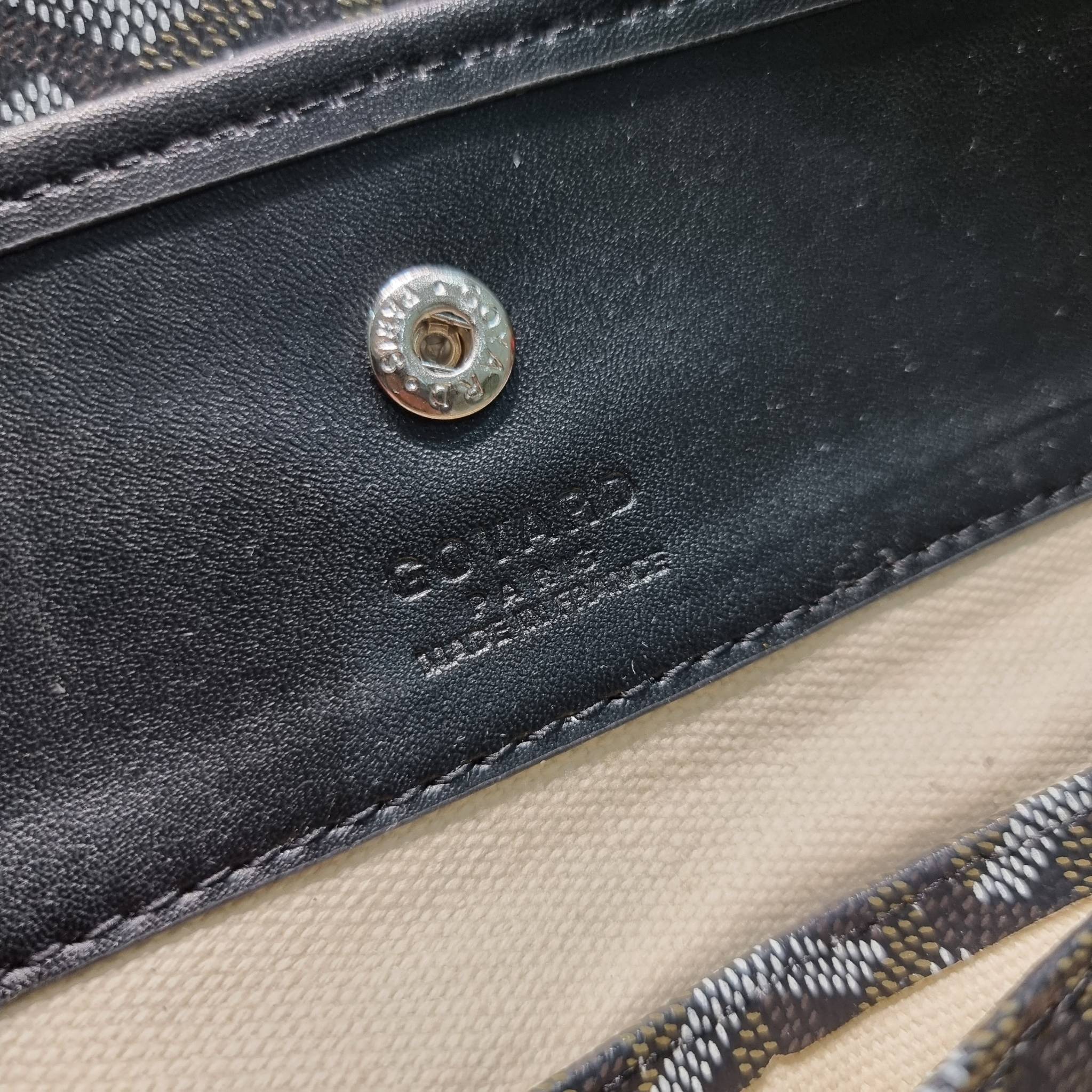 GOYARD ANJOU REVERSIBLE TOTE กระเป๋าสะพายทรงโท้ท ใบใหญ่จุใจ!! กลับด้านใช้ได้ทั้ง 2 ด้าน มาครบสีขายดี เลิศทุกสี รูปทรงคลาสสิค ดีไซน์เป็นเอกลักษณ์ ใช้งานได้หลากหลาย