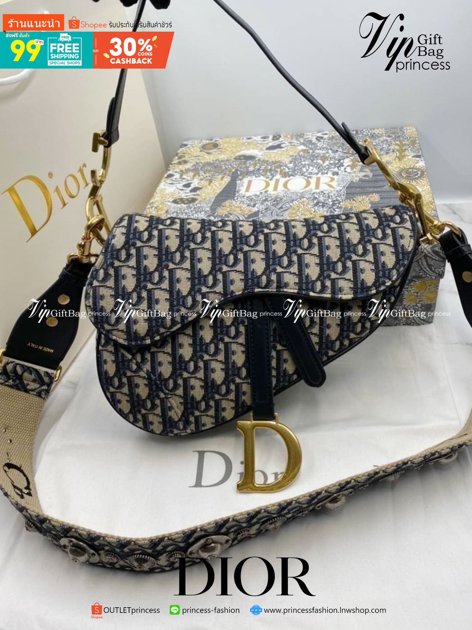 หนังแท้ DIOR SADDLE BAG Oblique Embroidery / Dior saddle with strap กระเป๋ารุ่นยอดนิยมตามแบบฉบับแบรนด์ งานทอลายคมชัด ใช้งานได้ 2 แบบ สะพายยาว CROSSBODY และสายสั้นถือได้เก๋ๆ ลุคนี้คูลสุดๆ เลยค่าา ภาพถ่ายจากสินค้าจริง! สวยมาก พร้อมส่งที่ไทยราคาสุดคุ้ม สาวๆ 