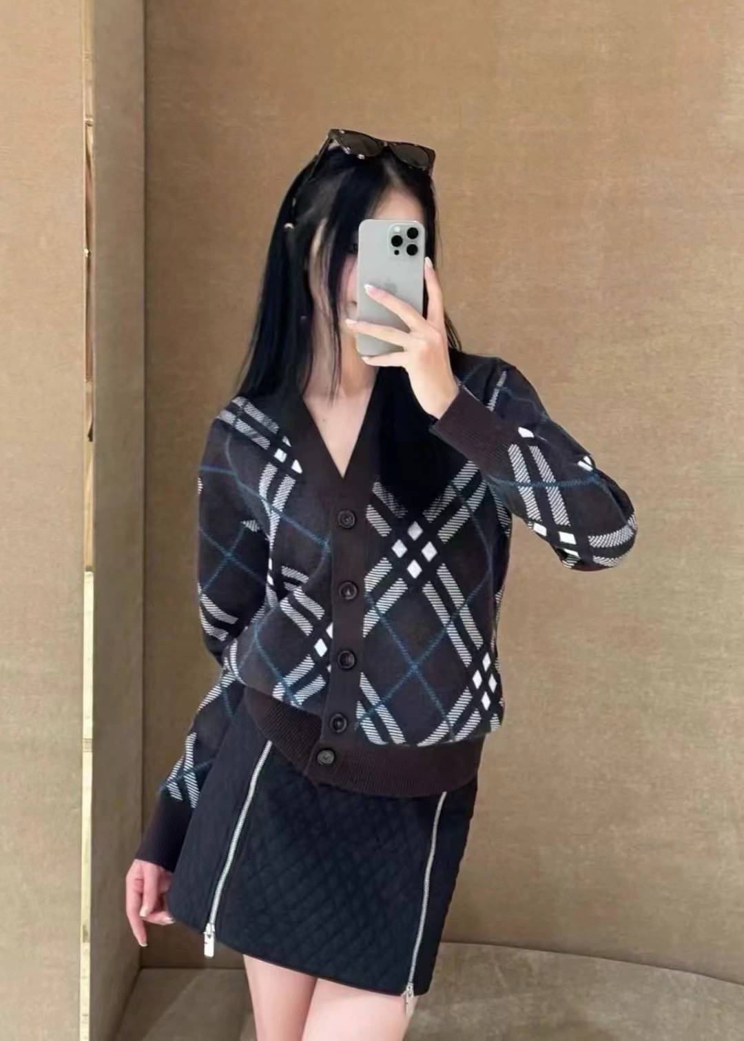 TOP ORI | BURBERRY CARDIGAN งานไหมพรม ลายใหม่สุดคลาสสิค ผ้าดีหนานุ่ม งานสวยตัวเดียวไว้ keep look เสื้อสเวตเตอร์งานแบรนด์ เนื้อผ้าอย่างดีงานนำเข้าจากโรงงานเทียบแบรนด์ เกรดท็อปออริจินอล เกรดดีสุด เทียบแท้