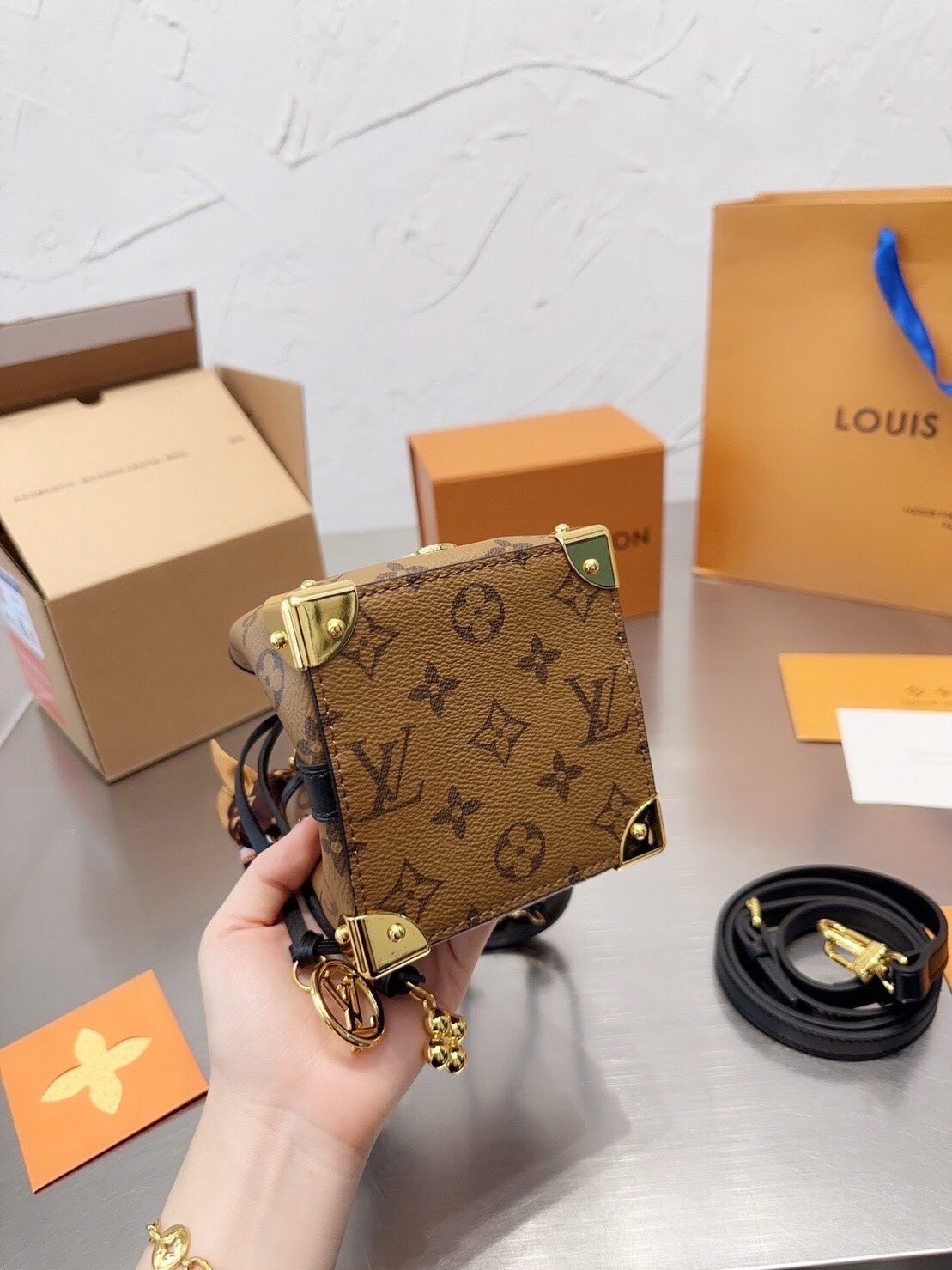 LV neonoe monogram mini / LV mini bucket bag / LV NeoNoe Purse Mini อีกหนึ่งรุ่นท็อปฮิต กับดีไซน์ใหม่ไซส์มินิ ใบจิ๋วน่ารักลูกคุณหนูมาในกล่องLV 2ชั้น หรูหราใช้เองหรือให้เป็นของขวัญก็ดีต่อใจมากๆ