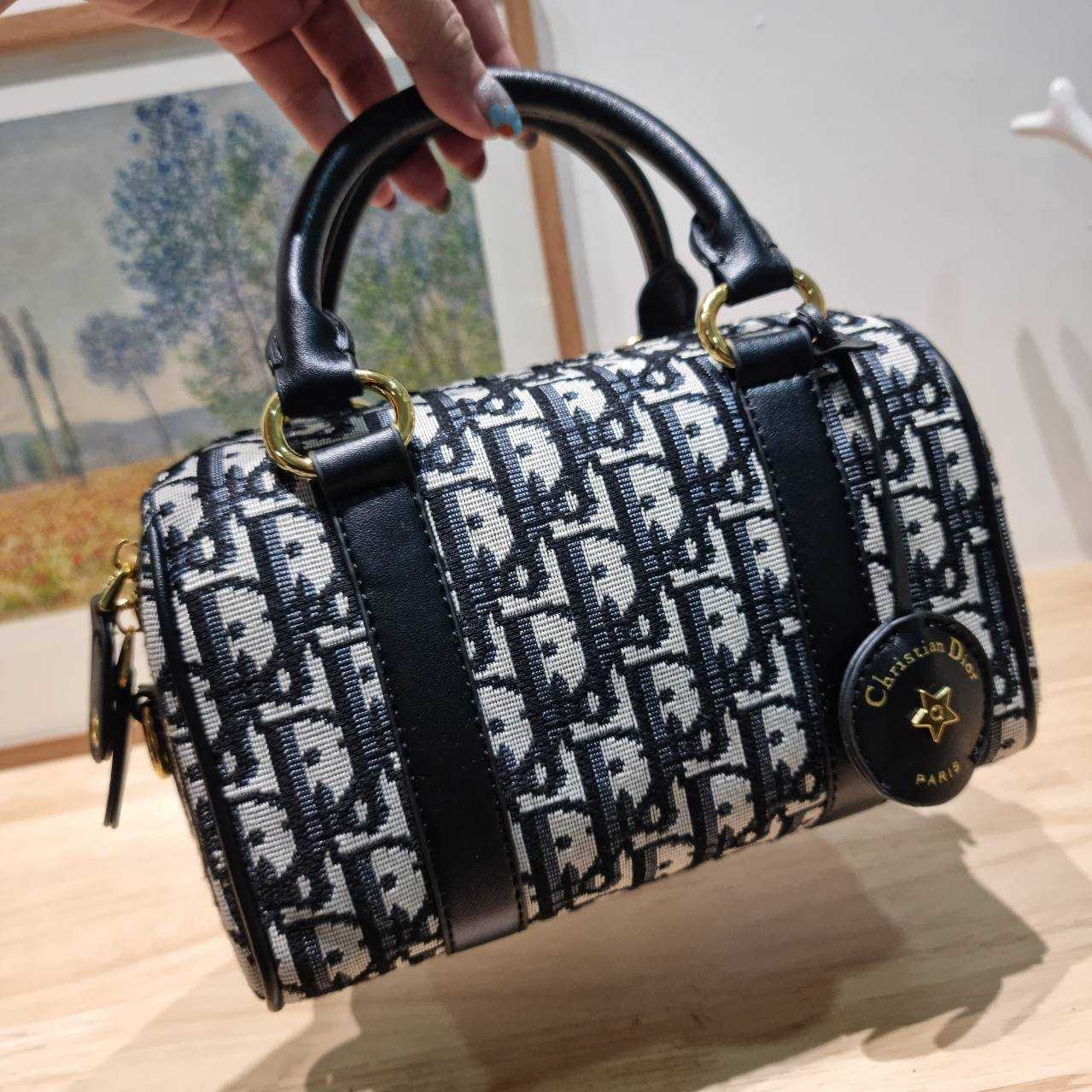 DIOR Groove 20 Bag / Dior Keepall Oblique Jacquard กระเป๋ารุ่นใหม่สุดคลาสสิค ดูดีและมีเทส รูปทรงหมอนยอดฮิต เกรดวีไอพี ไฮเอน 1:1 ใช้งานต่างประเทศได้