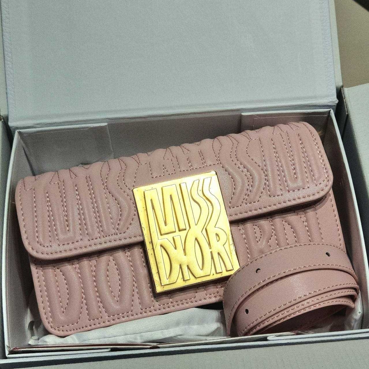 Dior Flap Bag / Quilted Miss Dior Allover Leather Bag กระเป๋าสะพายไหล่สุดลัคชู หรูหราเกินเรื่อง ดีไซน์ใหม่สวยงามด้วยดีเทลฝีเย็บและลายหนังปั๊มนูน