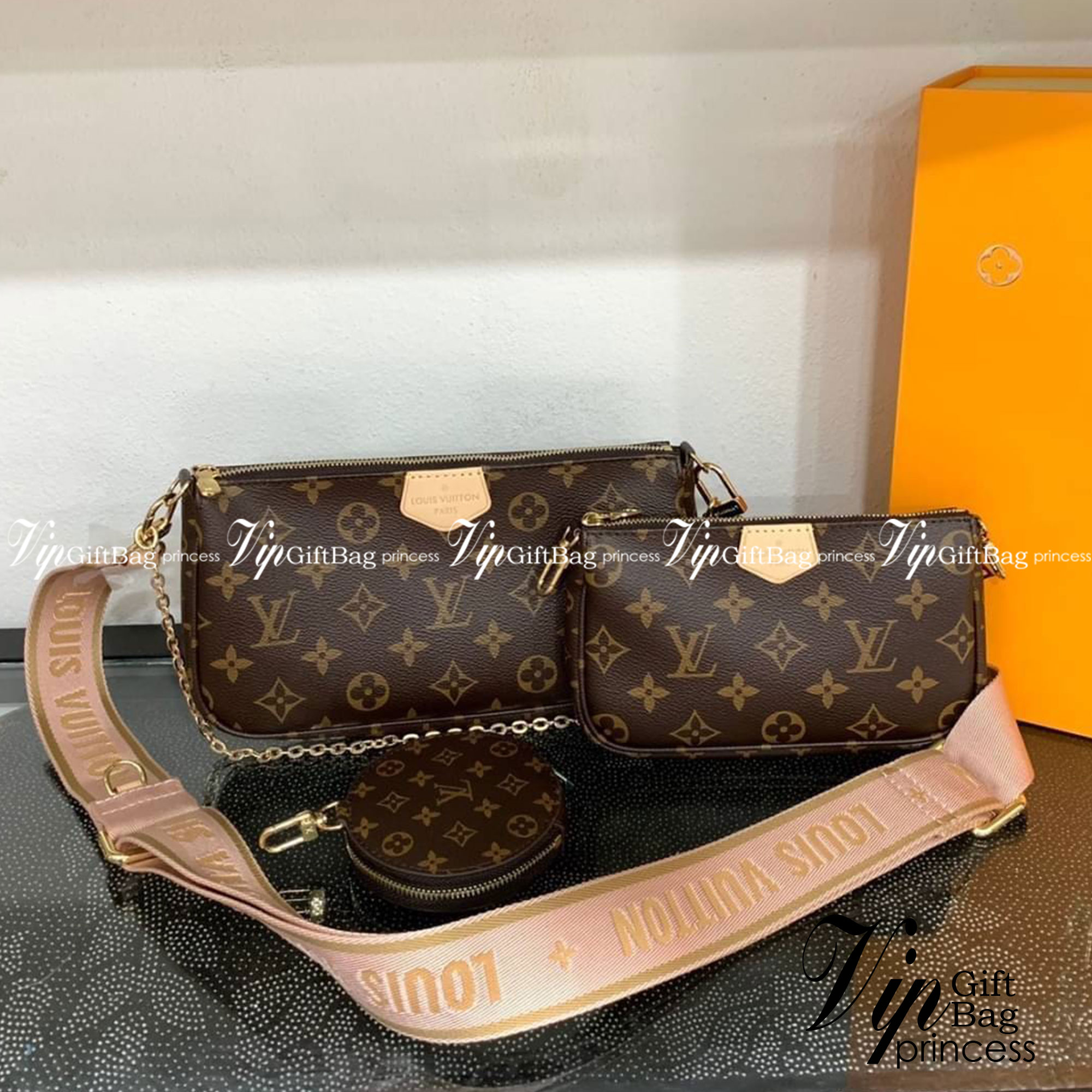 LV Multi Pochette Accessoires Monogram 3in1 เกรดออริจินอล กระเป๋าสะพายมัลติฟังก์ชั่น สุดฮอต สาวๆคลั่งกันหนักมาก ดีงาม ดีไซน์คลาสสิควินเทจ โดดเด่นด้วยดีเทลกระเป๋า 3 ใบ ขนาดกำลังสวย ประหยัดพื้นที่ เพราะเก็บแบบซ้อนใบด้านในได้ วัสดุหนังแคนวาส มาพร้อมสายคล้องโ