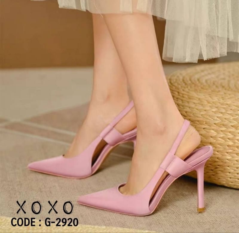 รองเท้างานสวม ส้นเข็ม รัดหลัง สไตล์สาวเปรียว ลุคมั่นใจ ทรงเปิด ด้านหน้าทรงวี ใส่แล้วขาดูเรียวยาวดี วัสดุผ้าซาติน ลายเรียบ ไม่แต่งลวดลาย น้ำหนักเบา สวมใส่ง่าย