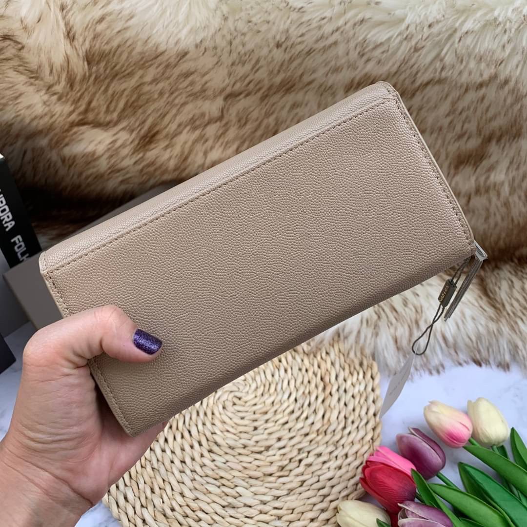 ของแท้ 💯% CHARLES & KEITH METAL TASSEL CLASSIC LONG WALLET กระเป๋าเงินใบยาวรุ่นพู่ยอดฮิต!! หนังพิมพ์ลายคาร์เวียร์ใช้ทน ด้านหลังมีช่องใส่บัตร/แบงค์ได้