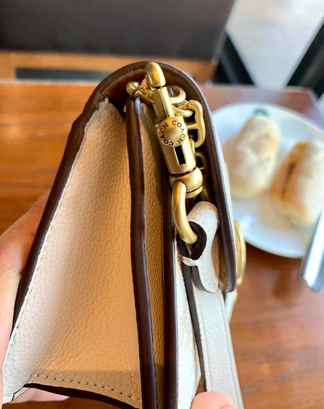 Coach Beat Crossbody Clutch In Signature Canvas With Horse And Carriage Print((6910//4760)) 🌈ได้ไปไม่ผิดหวังแน่นอนค่ะ! กระเป๋าหิ้วได้//คลัทออกงานได้//สะพายครอสบอดี้ร์ได้ สุดคุ้ม! หนังแท้อย่างดี smooth leather ค่ะ