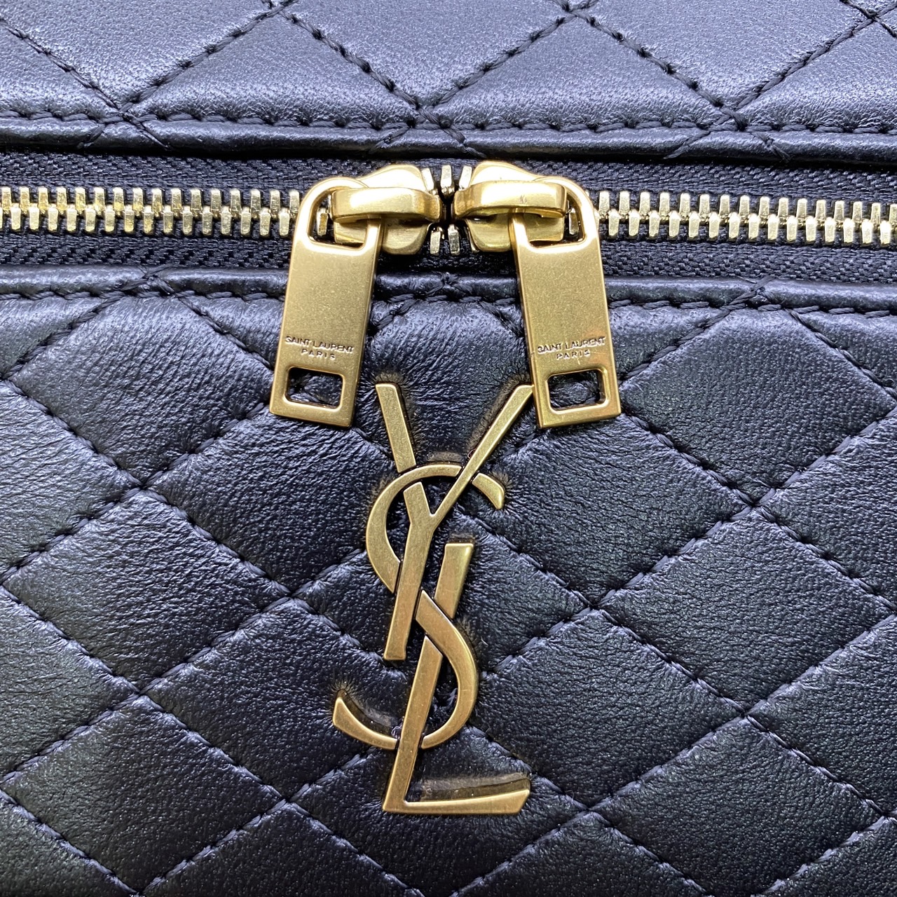 YSL GABY VANITY BAG กระเป๋าใส่เครื่องสำอางซิปรอบ งานหนังสวยเต็มใบ เกรดออริ สลับแท้ 1:1 ใช้ต่างประเทศได้