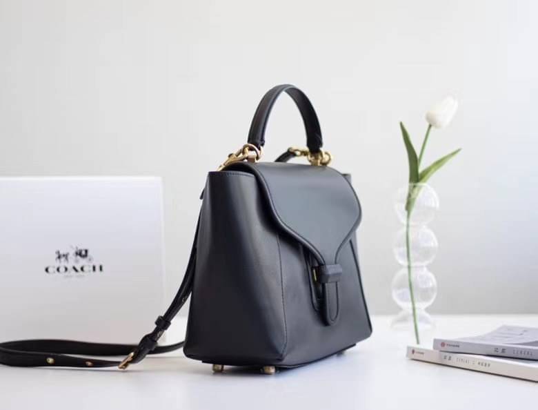 COACH COURIER CARRYALL 23 IN COLORBLOCK SIGNATURE CANVAS พร้อมส่ง 7 แบบ พร้อมส่ง ลุคดูไฮสุดๆค่ะ! กระเป๋าสะพายหนังหรูหราและคลาสสิค หนังแท้ชั้นดีที่สุด น้ำหนักเบา หนังสวยมากก สัมผัสแล้วหลงรักแน่นอนจ้าา😘