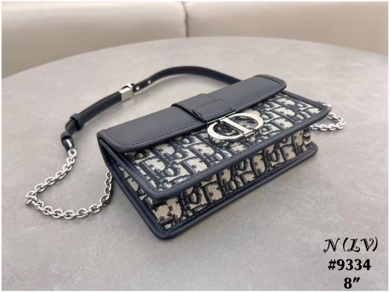 DIOR 30 Montaigne East-West Bag with Chain กระเป๋าสะพายรุ่นใหม่ ฝาพับแบบหนังสวยหรู ขนาดน่ารักสุดฮอต ที่สาวๆต้องไม่พลาด ทรงสวยมีกิมมิคในตัว ดูแพง ดีไซน์ย้อนยุคเป็นเอกลักษณ์
