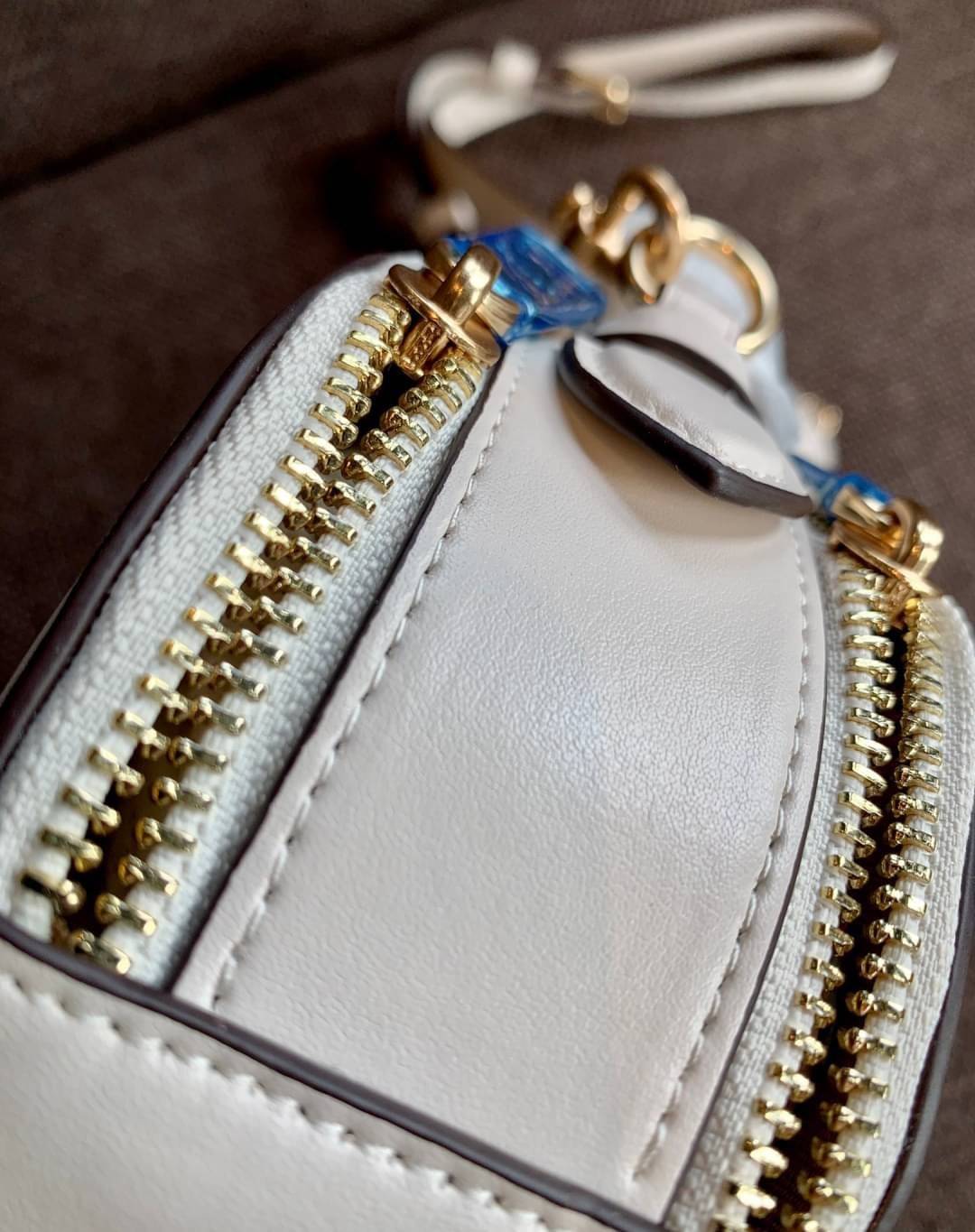 ต้อนรับวาเลนไทน์นี้ ❤️พร้อมส่งความรักหว๊านหว๊านค่ะ❤️ COACH HEART CROSSBODY BAG ((C5118//C5119)) 💥Limited edition หลงรักแน่นอน💋 พร้อมส่งที่ไทยก่อนใครวันนี้!