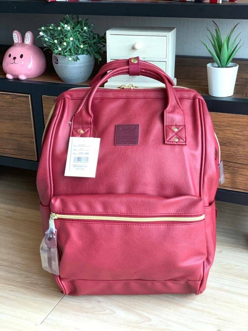 Anello polyurethane leather rucksack รุ่น Mini และ Classic กระเป๋าเป้จากแบรนด์เล็กๆมาสู่แบรนด์ดังทั้งในไทยและญี่ปุ่น วัสดุหนังpuแต่งลายหินอ่อนหนังนิ่ม กันน้ำได้ ภายในมีช่องเล็ก2ช่อง เปิดปิดด้วยซิปคู่ ปากกระเป๋าเป็นโครงสะดวกต่อการหยิบจับของภายใน ด้านข้างมี