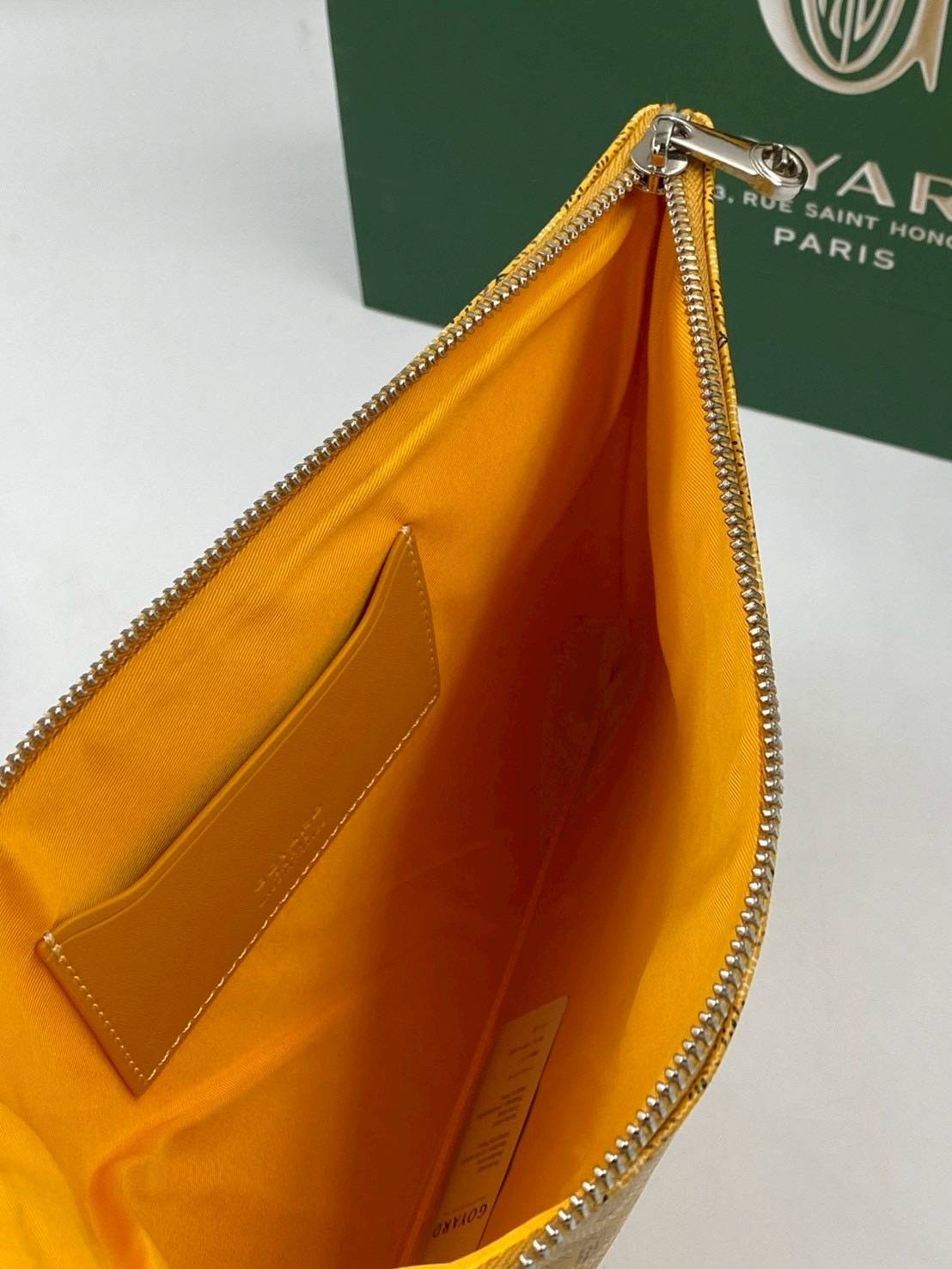 ORI หนังแท้ | GOYARD Senat MM Pouch / GOYARD Clutch Bag กระเป๋าทรงพอชคลัช ใช้เป็นกระเป๋าจัดระเบียบสำนักงานได้ เหมาะสำหรับใส่เอกสารขนาด A4, จัดระเบียบสิ่งของในกระเป๋า หรือใช้เป็นกระเป๋าคลัตช์สำหรับใช้ในชีวิตประจำวัน