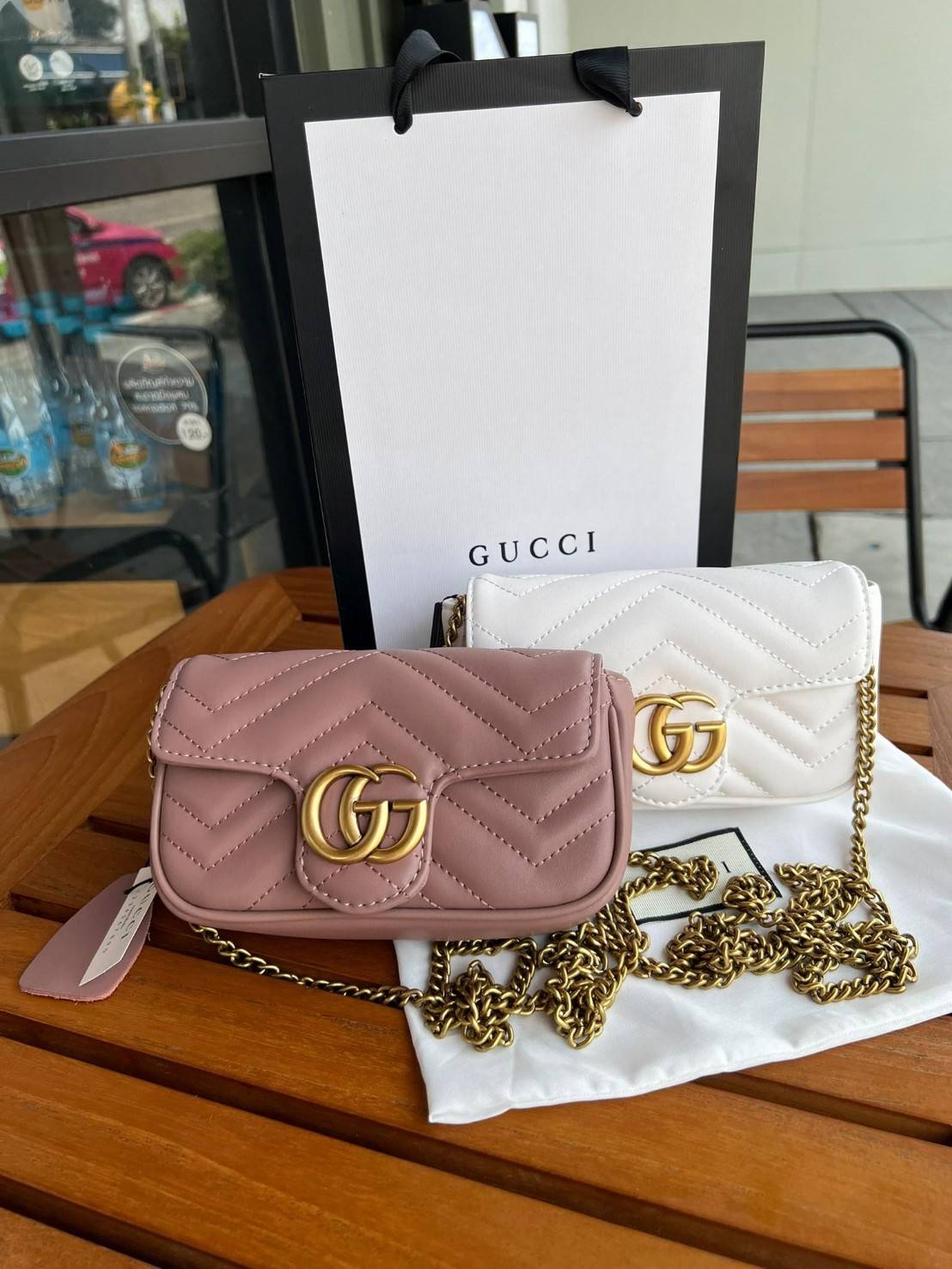 Gucci Marmont Super mini Premiumgift กระเป๋าสะพายข้างใบเล็ก น้องมินิ น่ารั๊กมุ้งมิ้ง วัสดุหนังเชฟรอน สายสะพายแบบโซ่ อะไหล่ทองหรูหรา ด้านหน้าประดับโลโก้แบรนด์หรู ทนทาน แข็งแรง น้ำหนักเบา ใส่ตังค์ใส่โทรศัพท์ Iphone+ ได้ น่ารักมุ้งมิ้ง ไม่ควรพลาดเลยค่า
