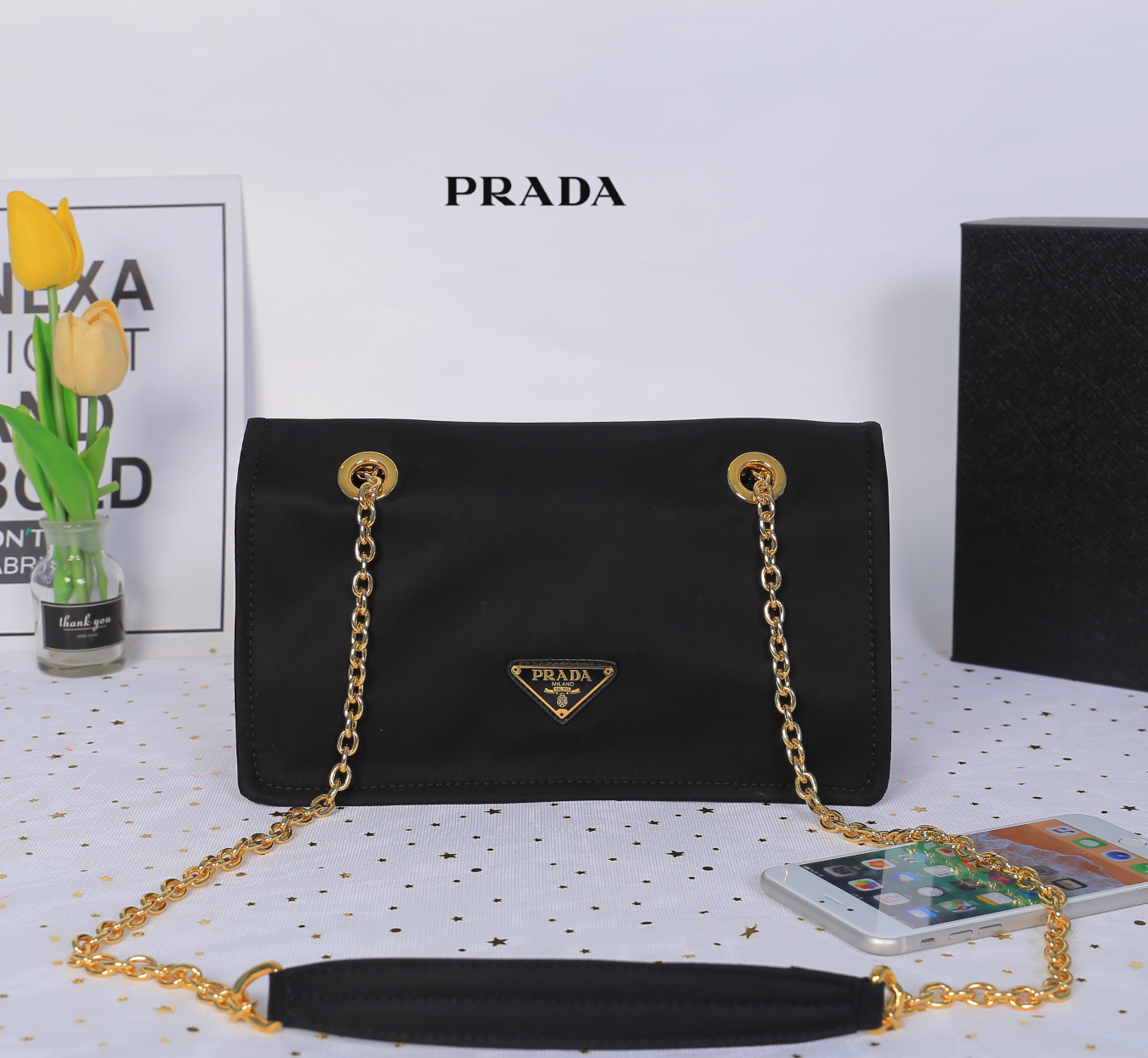 Prada Logo Shoulder bag / Prada Tessuto Nylon Chain Flap Bag กระเป๋าสะพายไหล่ หรือดึงเป็นสายยาวสะพายเป็น Crossbody เหมาะกับสาวๆสุดแซ่บมากๆๆเลยค่ะ วัสดุทำจากผ้าไนล่อน อะไหล่ทองทั้งใบ เปิด-ปิดด้วยกระดุมแม่เหล็ก ด้านหน้าประดับโลโก้แบรนด์ ด้านในแบ่งเป็น 1 ช่อ